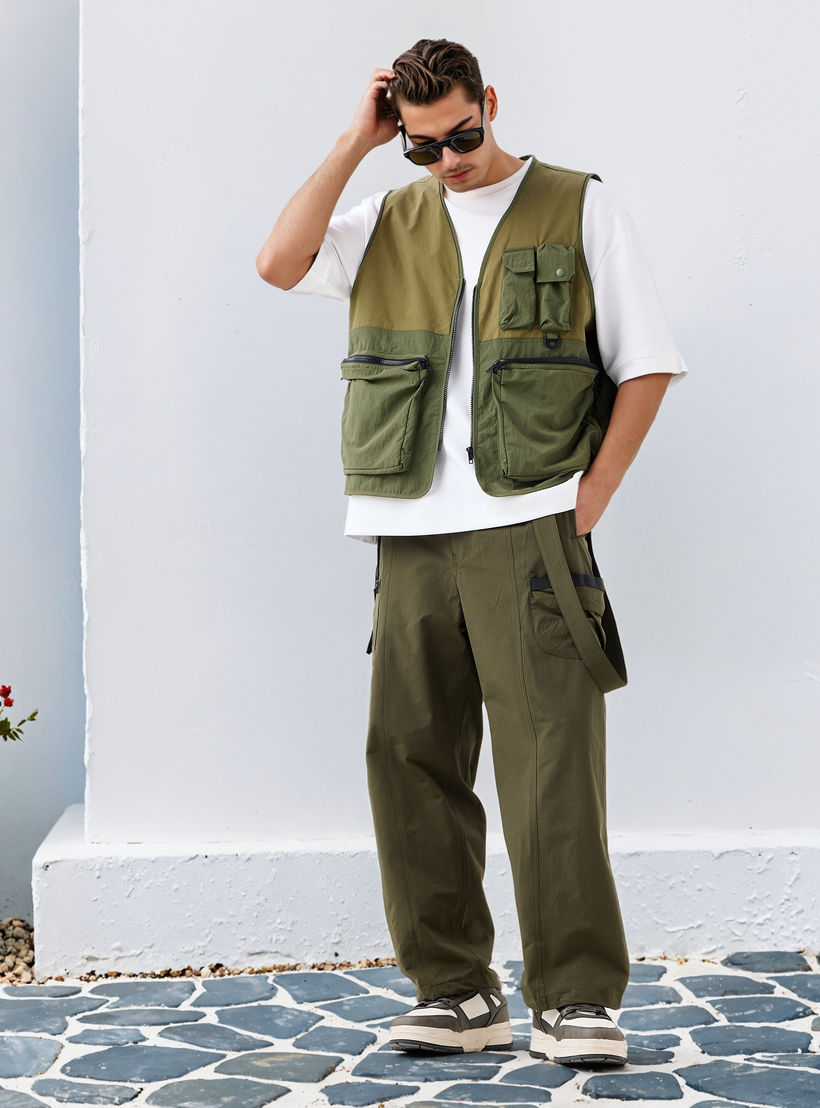 بنطلون كارجو بقصّة مريحة وخصر مطاطي مع حمّالات-men-clothing-bottoms-joggers-image-2