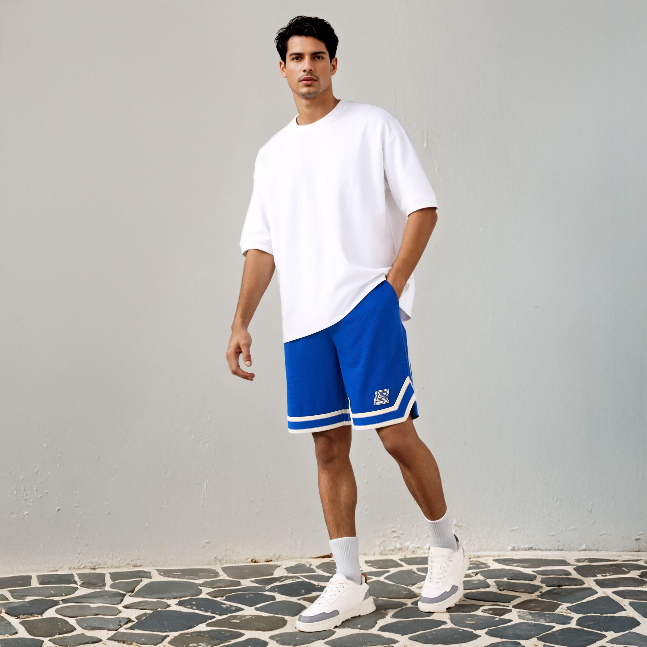 شورت بخصر مرن مع جيوب وتفاصيل متباينة-men-clothing-bottoms-shorts-image-2
