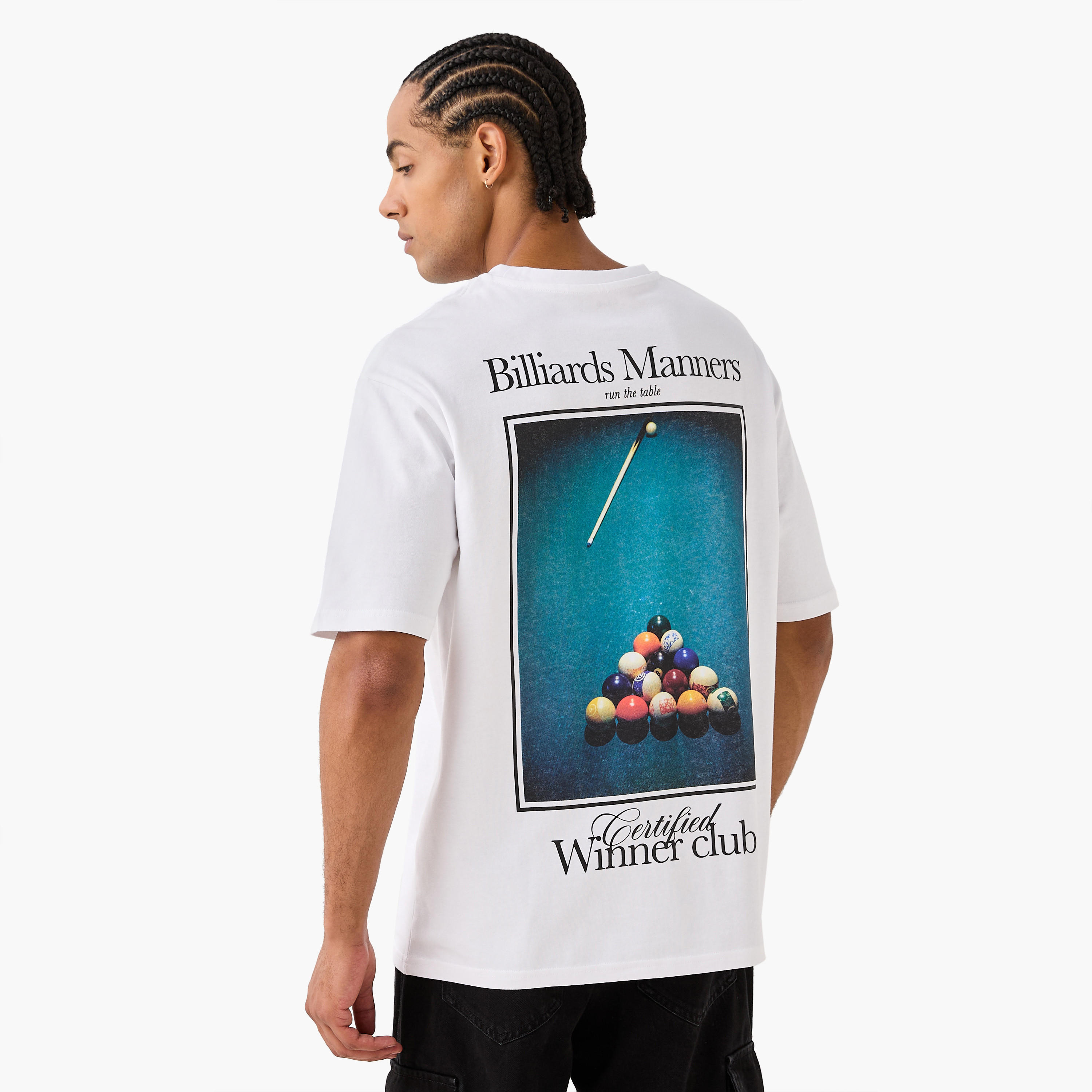 تيشيرت بقصّة عادية وياقة ضيّقة وأكمام قصيرة وطبعات-men-clothing-tshirtsandpolos-tshirts-image-1