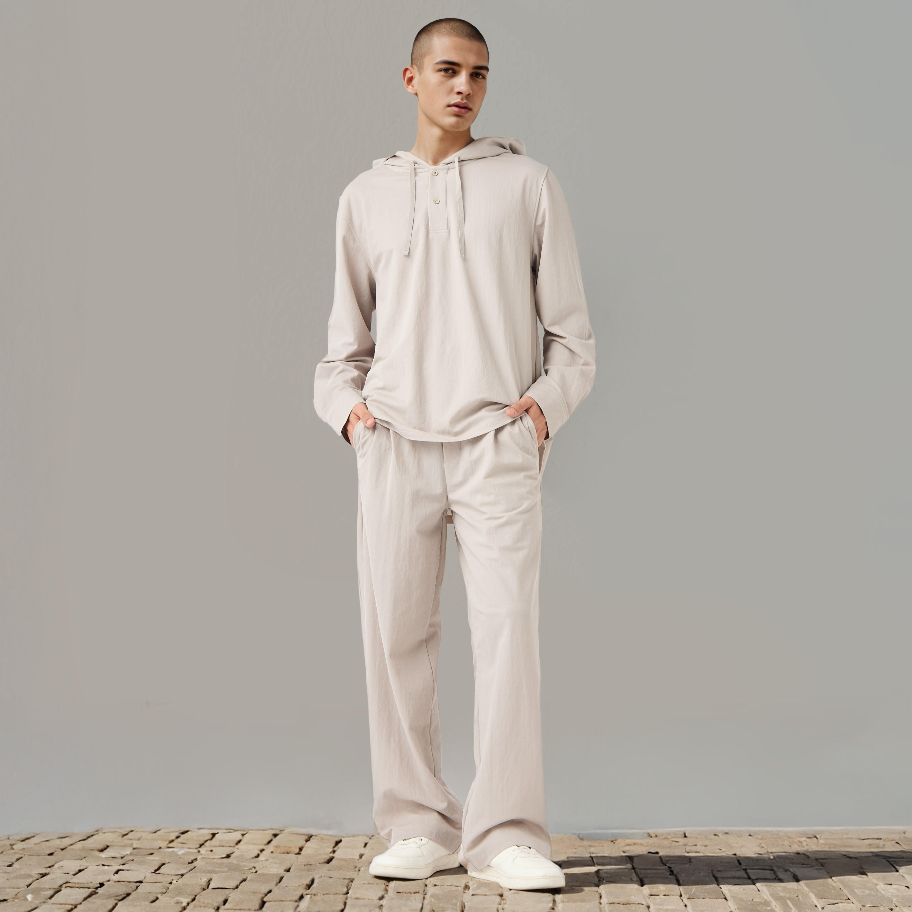 بنطلون بقصة مريحة ورباط إغلاق-men-clothing-bottoms-joggers-image-4