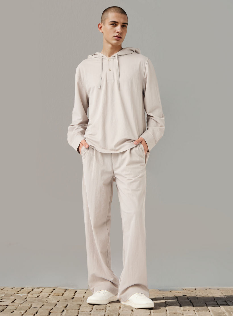 بنطلون بقصة مريحة ورباط إغلاق-men-clothing-bottoms-joggers-image-4