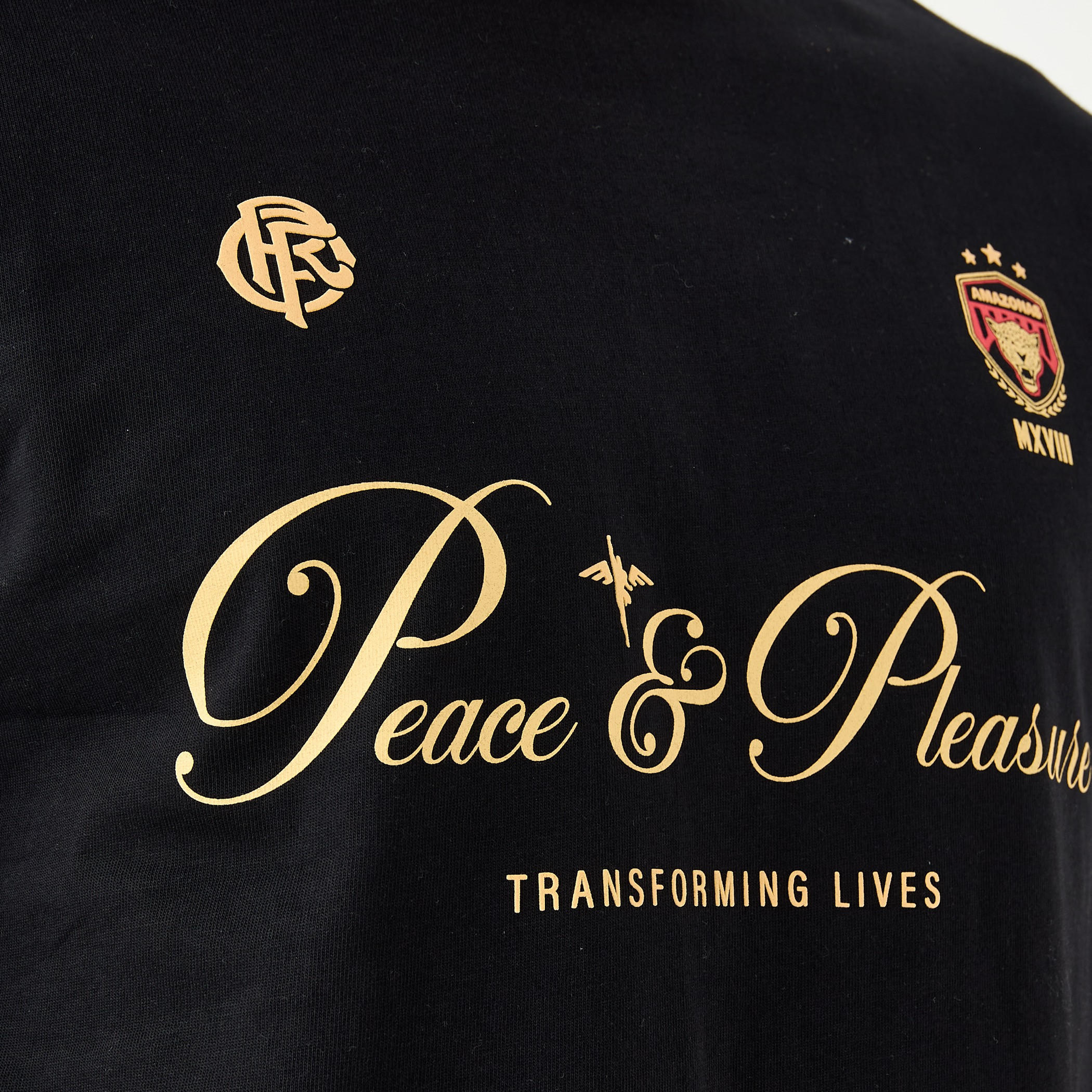 تيشيرت بقصّة عادية وياقة ضيّقة وطبعات-men-clothing-tshirtsandpolos-tshirts-image-1