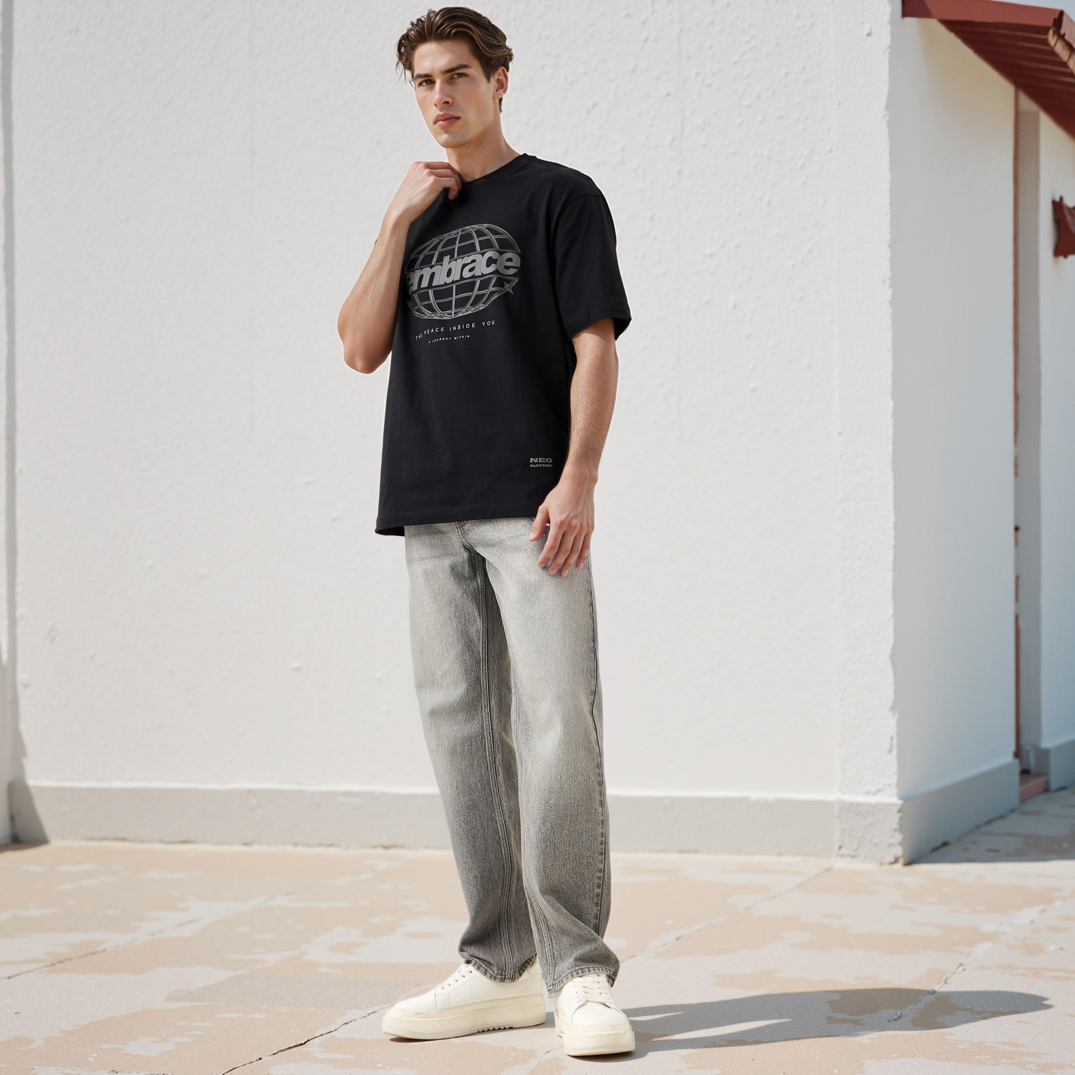 تيشيرت بقصّة عادية وياقة ضيّقة وطبعات-men-clothing-tshirtsandpolos-tshirts-image-2