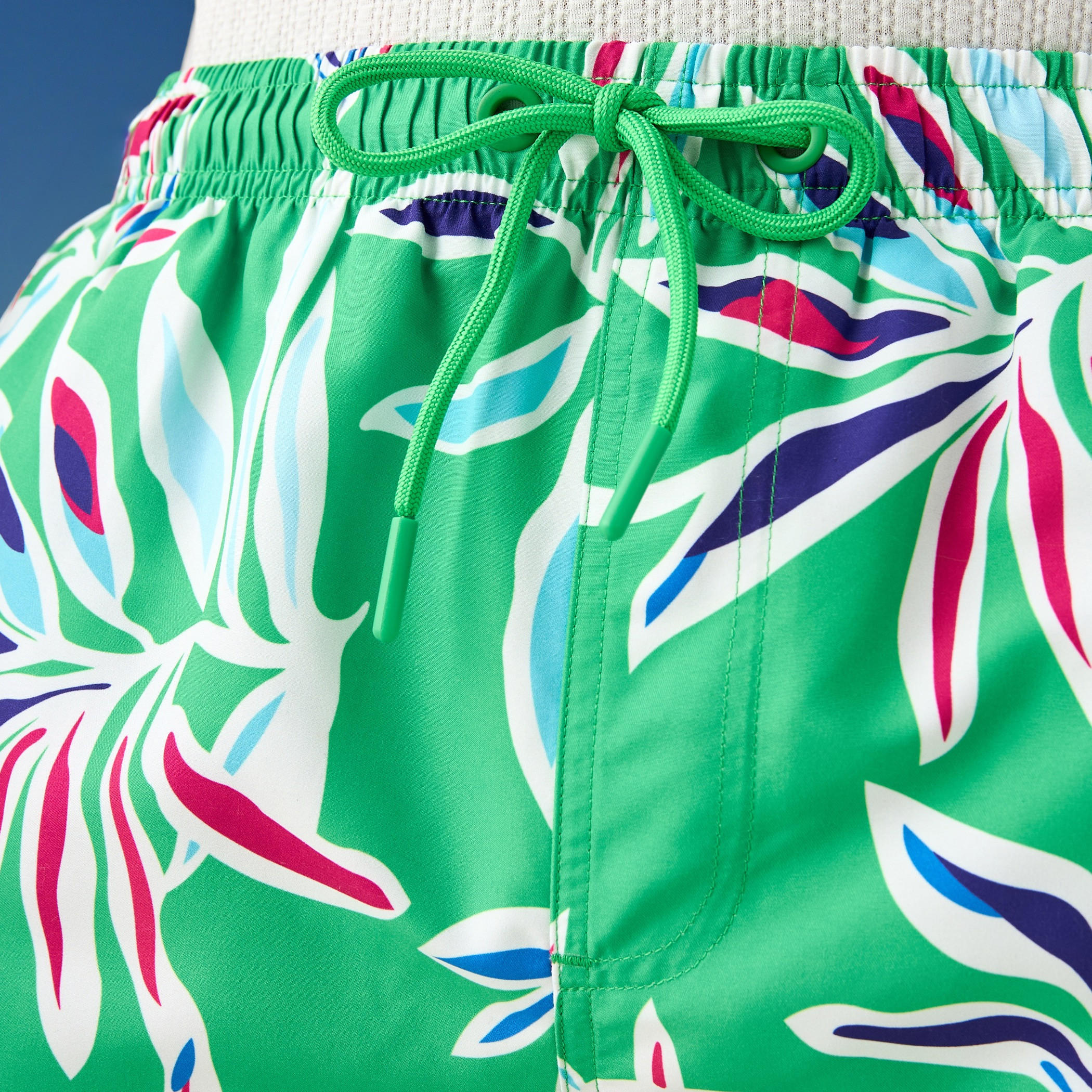 شورت سباحة بطبعات أوراق شجر مع رباط إغلاق-sports-men-clothing-swimwear-image-1
