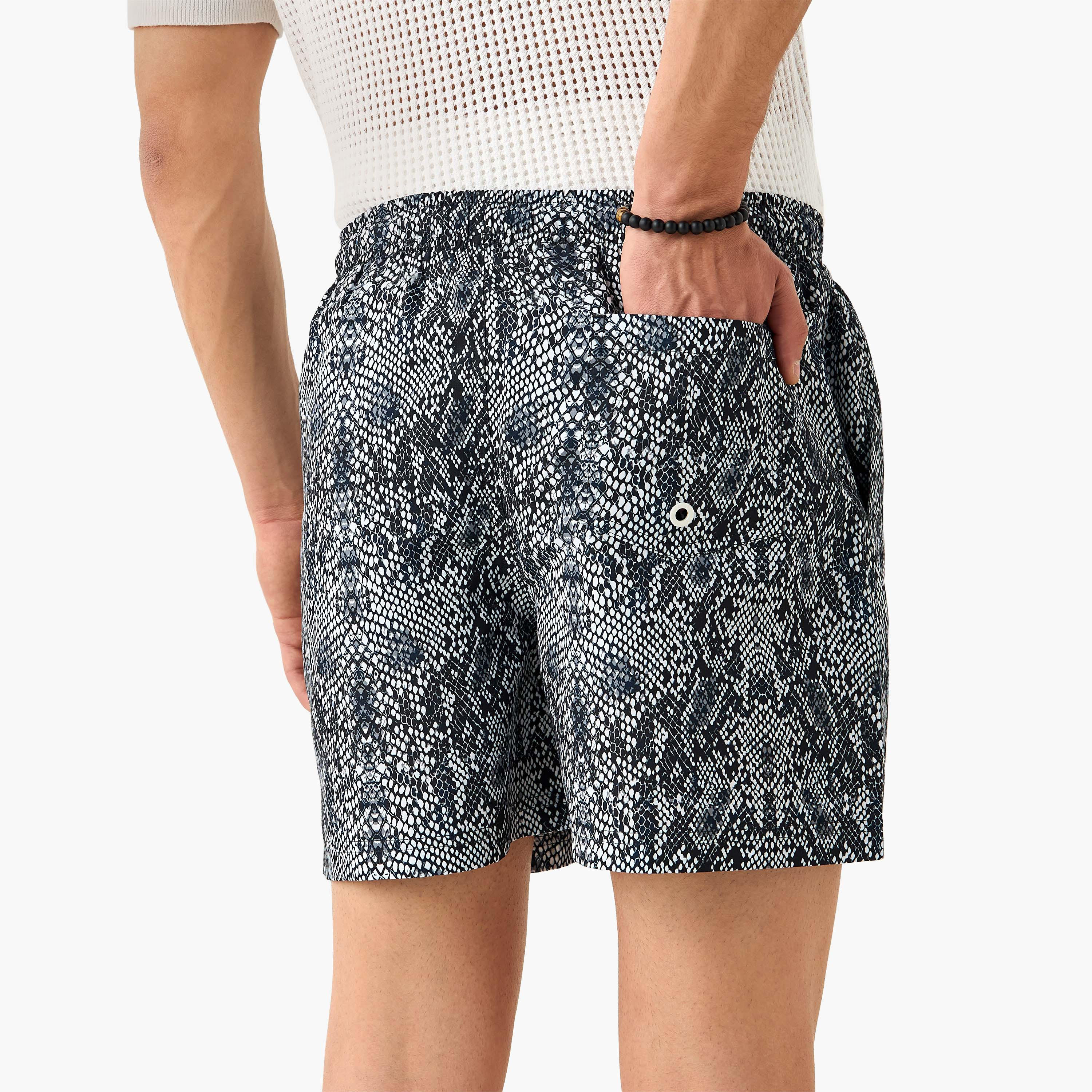شورت سباحة بطبعات جلد الثعبان وجيوب-sports-men-clothing-swimwear-image-3
