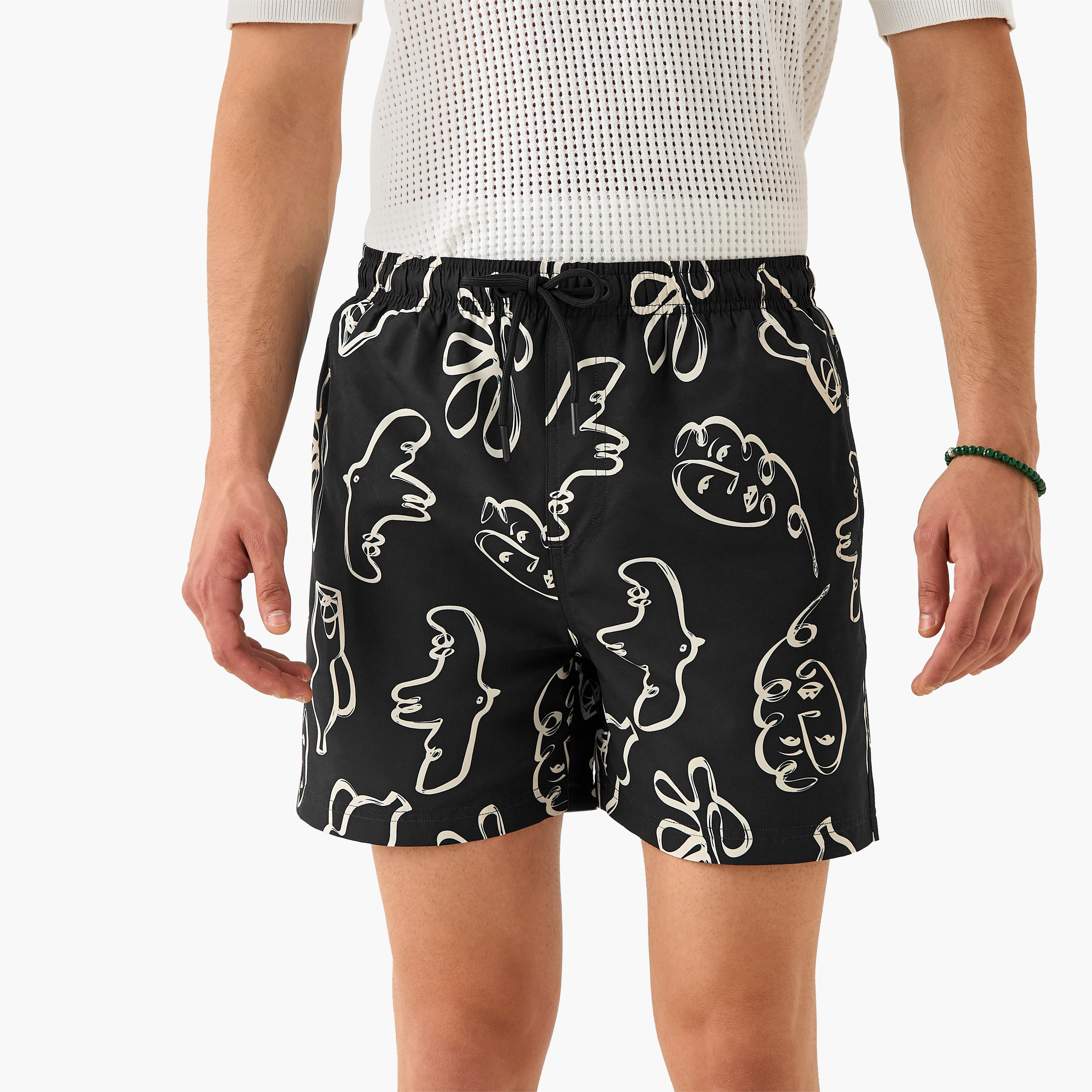 شورت سباحة بطبعات وجه ورباط إغلاق-sports-men-clothing-swimwear-image-6