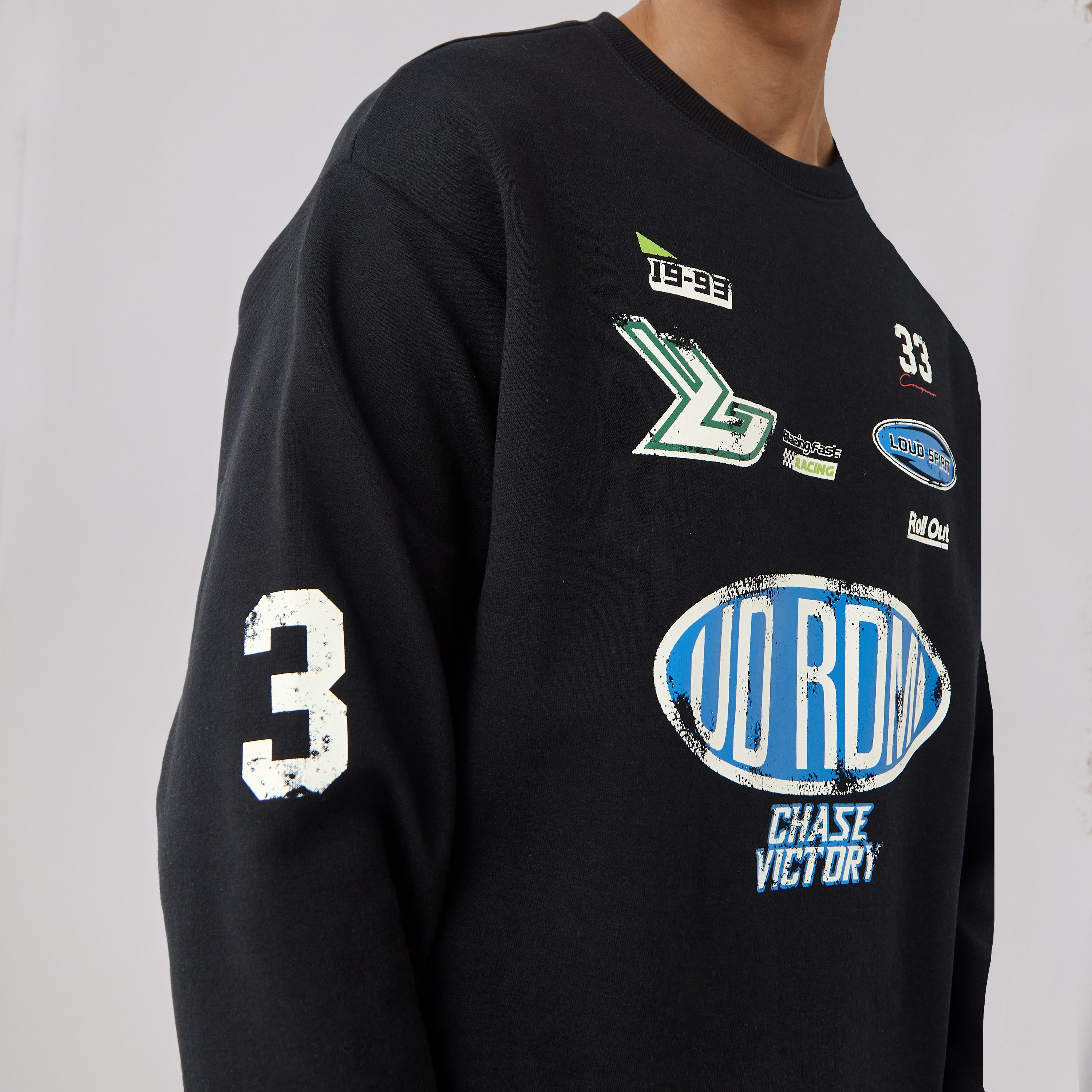 Graphic Print Sweatshirt-men-winterwear-hoodiesandsweatshirts-image-4