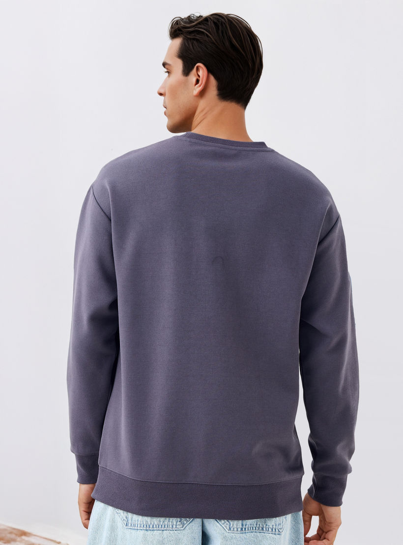 سويت شيرت بياقة ضيقة وطبعات-men-winterwear-hoodiesandsweatshirts-image-3