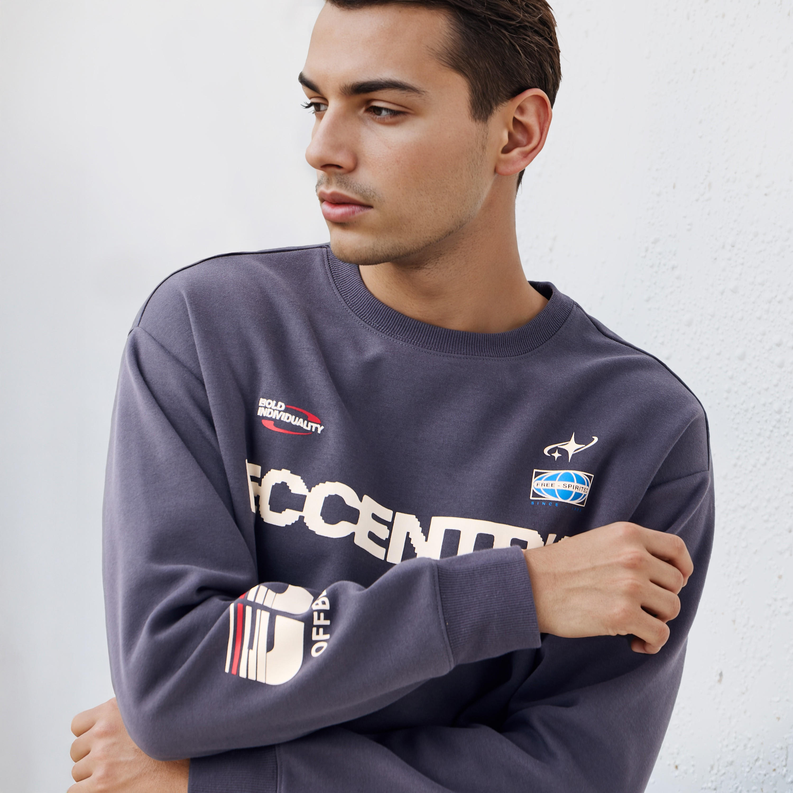 سويت شيرت بياقة ضيقة وطبعات-men-winterwear-hoodiesandsweatshirts-image-2