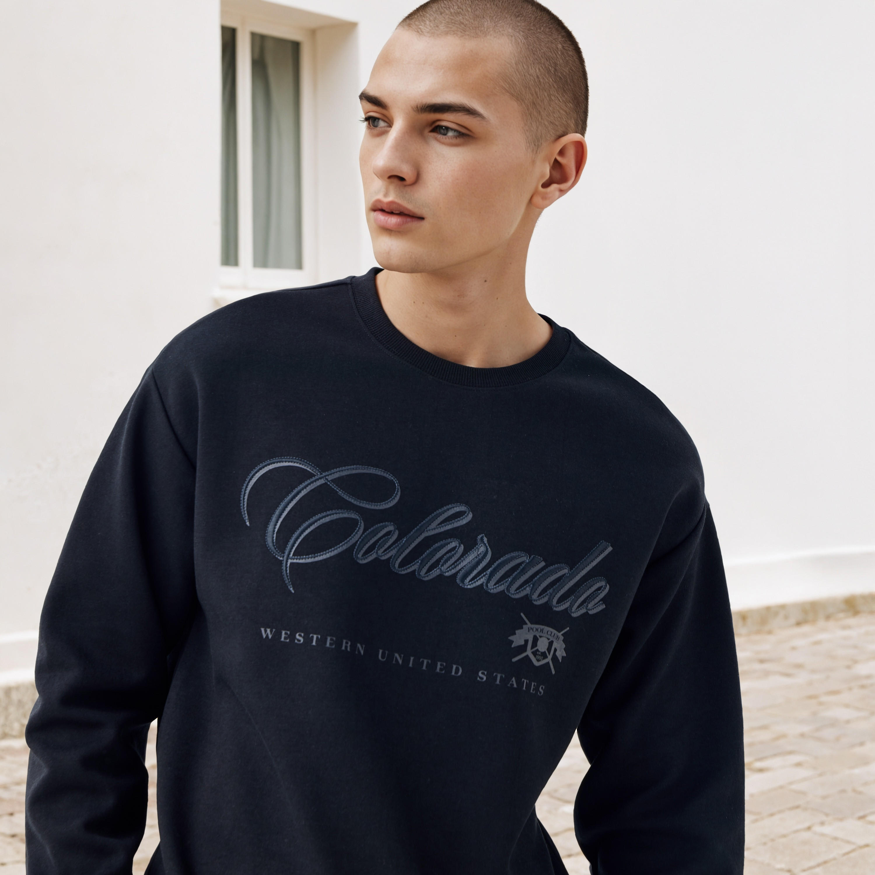 سويت شيرت بياقة ضيقة وطبعات-men-winterwear-hoodiesandsweatshirts-image-2