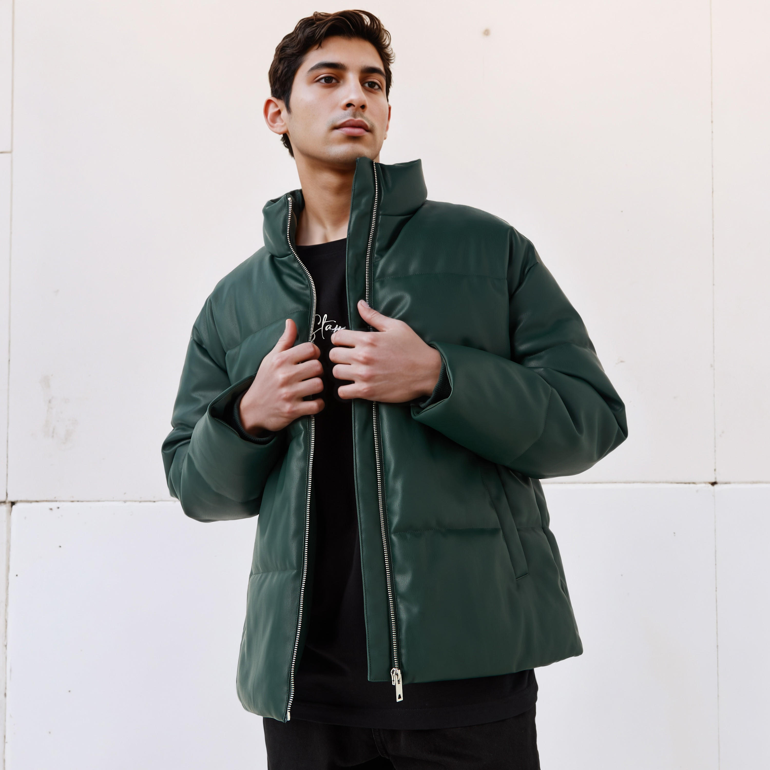 جاكيت بومبر من البولي يوريثان بقصّة عادية وياقة عالية للرجال-men-clothing-jacketsandblazers-jackets-image-1