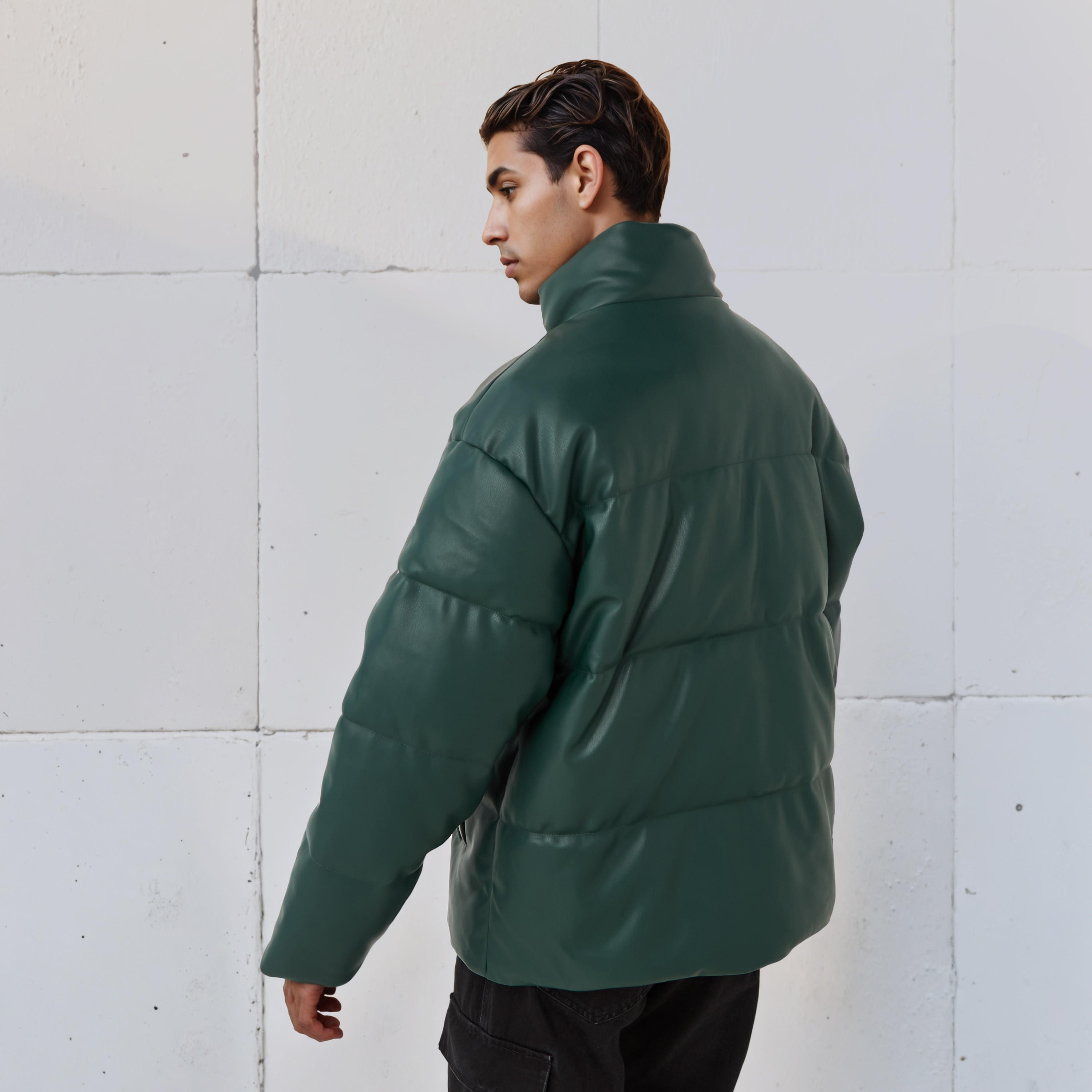 جاكيت بومبر من البولي يوريثان بقصّة عادية وياقة عالية للرجال-men-clothing-jacketsandblazers-jackets-image-3