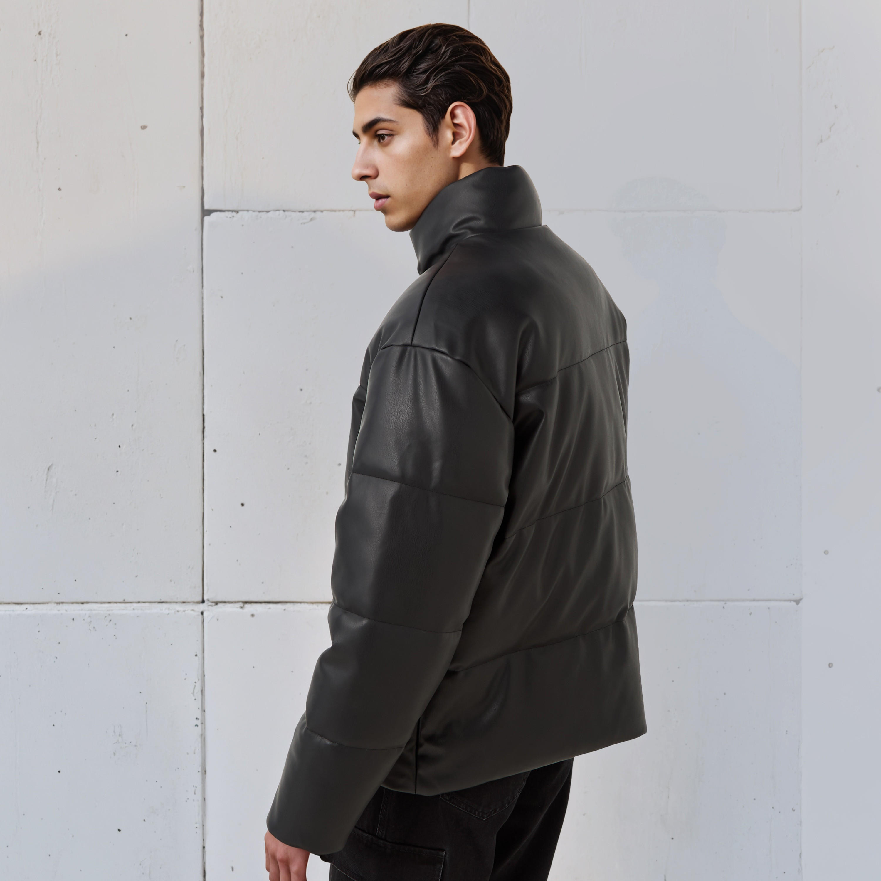 جاكيت بومبر من البولي يوريثان بقصّة عادية وياقة عالية للرجال-men-clothing-jacketsandblazers-jackets-image-3