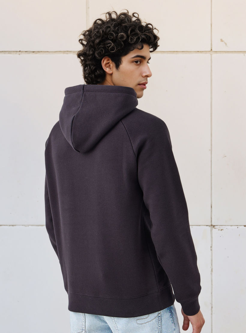 سويت شيرت منقوش بقبعة للرجال-men-winterwear-hoodiesandsweatshirts-image-3