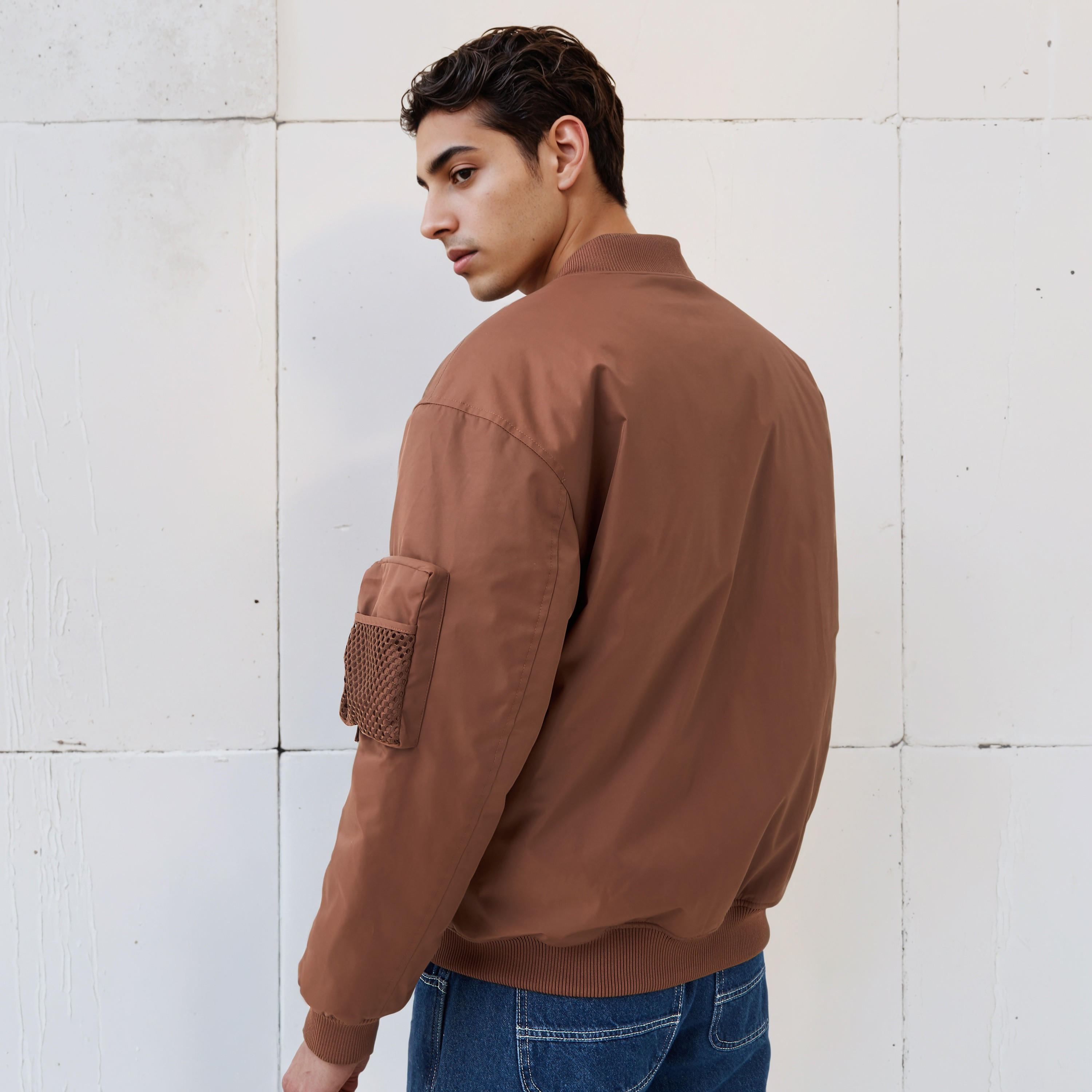 جاكيت بومبر رجالي بجيوب متعددة وقصة مريحة-men-clothing-jacketsandblazers-jackets-image-4