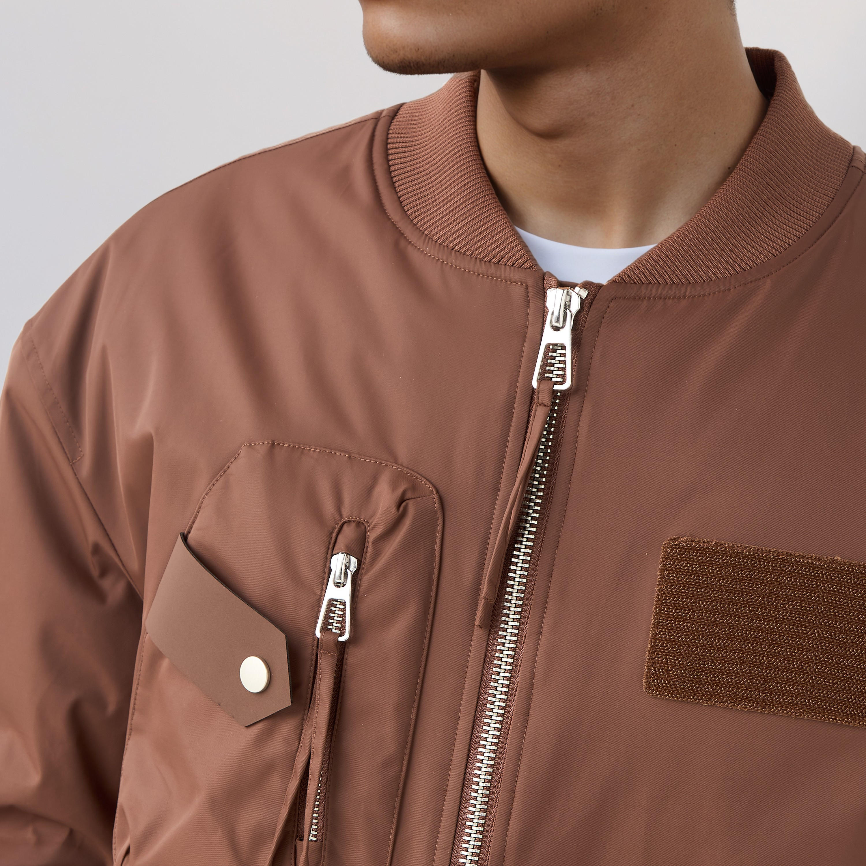 جاكيت بومبر رجالي بجيوب متعددة وقصة مريحة-men-clothing-jacketsandblazers-jackets-image-1