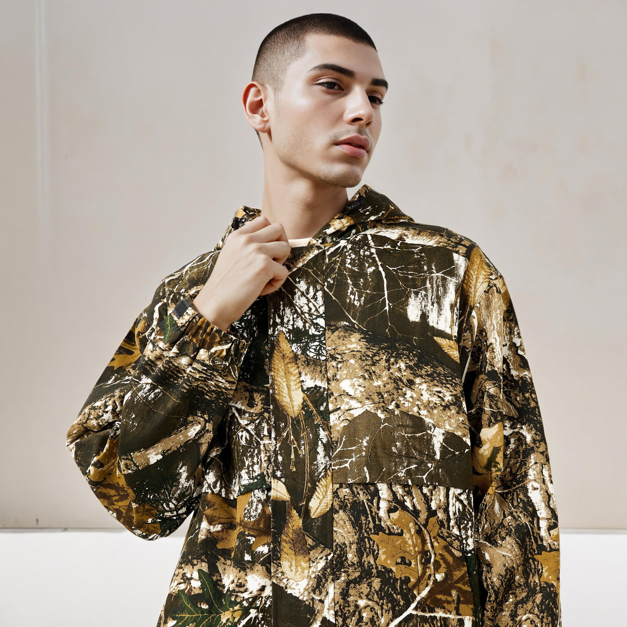 جاكيت بقبعة وطبعات-men-clothing-jacketsandblazers-jackets-image-2