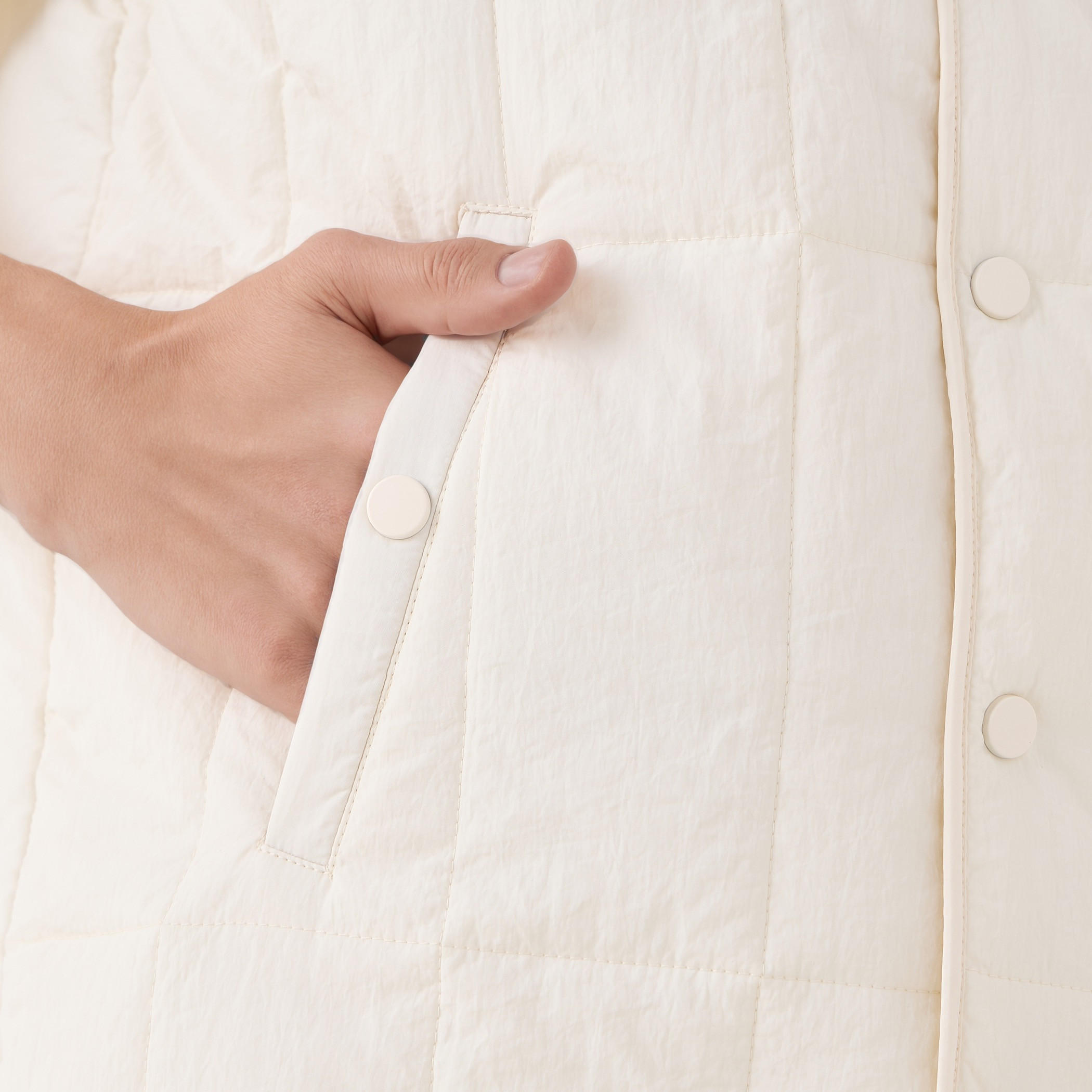 Quilted Regular Fit Gilet-men-clothing-jacketsandblazers-jackets-image-5