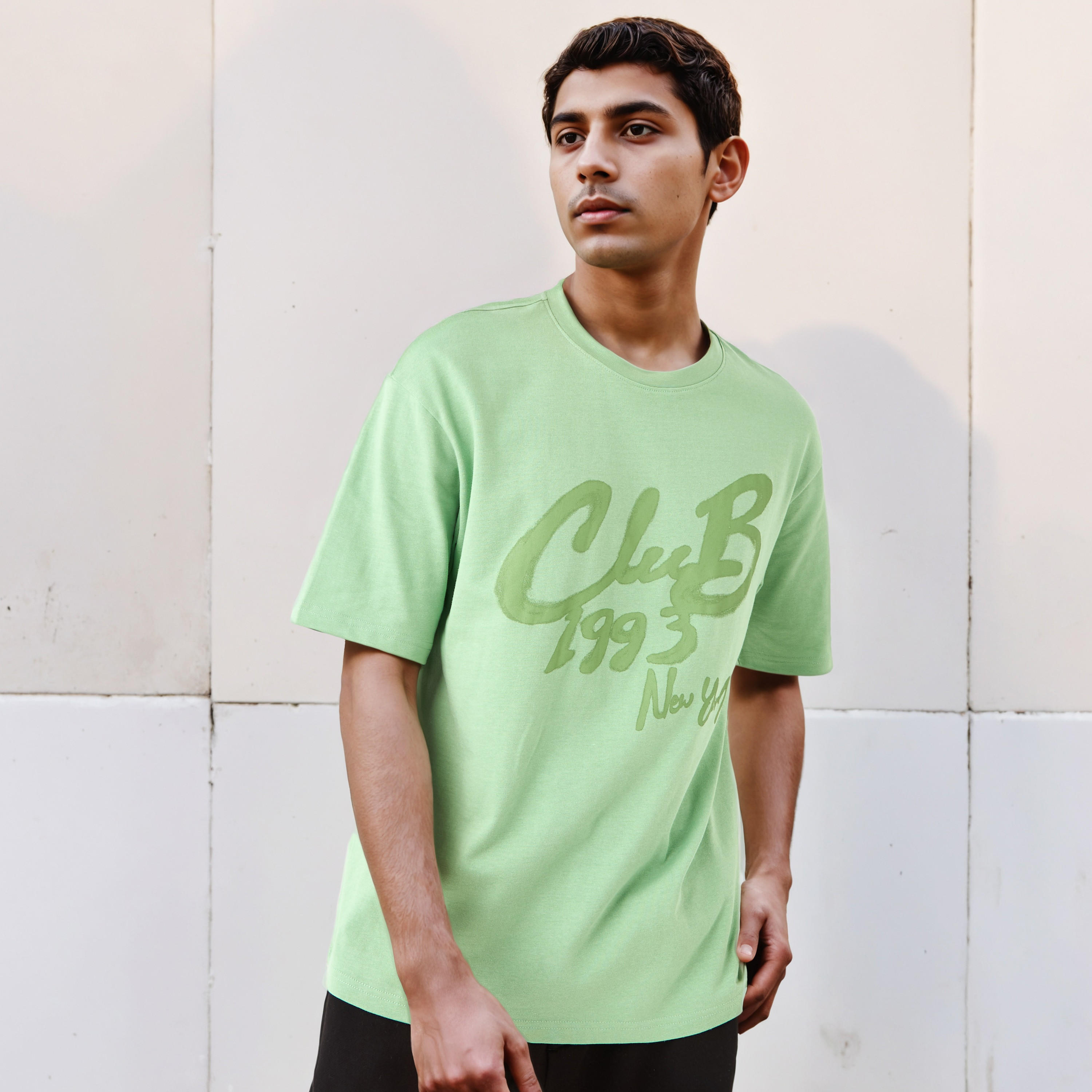 تيشيرت رجالي بقصة مريحة وطبعات نيويورك وياقة ضيقة وأكمام قصيرة-men-clothing-tshirtsandpolos-tshirts-image-1