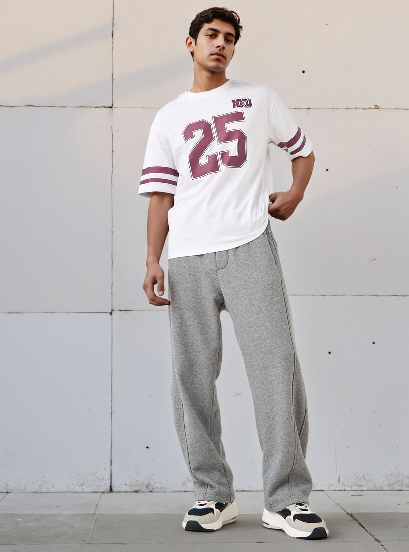 Men Relaxed Fit Crew Neck Short Sleeves Varsity Print T-shirt-men-clothing-tshirtsandpolos-tshirts-image-2