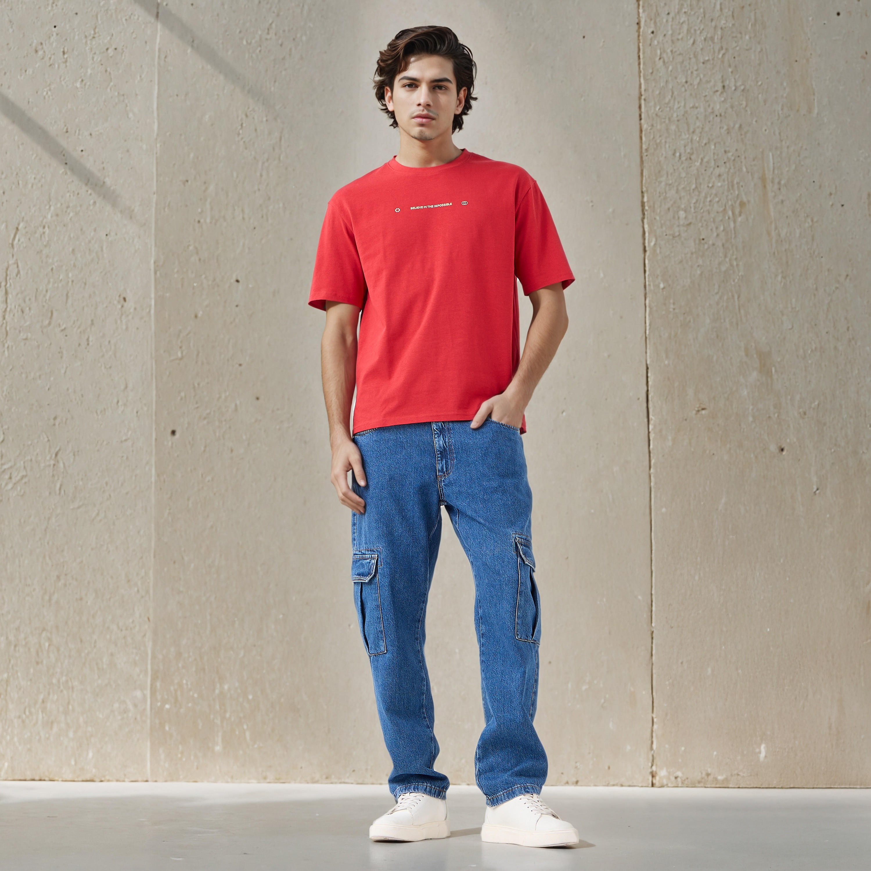تيشيرت بقصة مريحة وطبعات وياقة ضيقة وأكمام قصيرة للرجال-men-clothing-tshirtsandpolos-tshirts-image-2