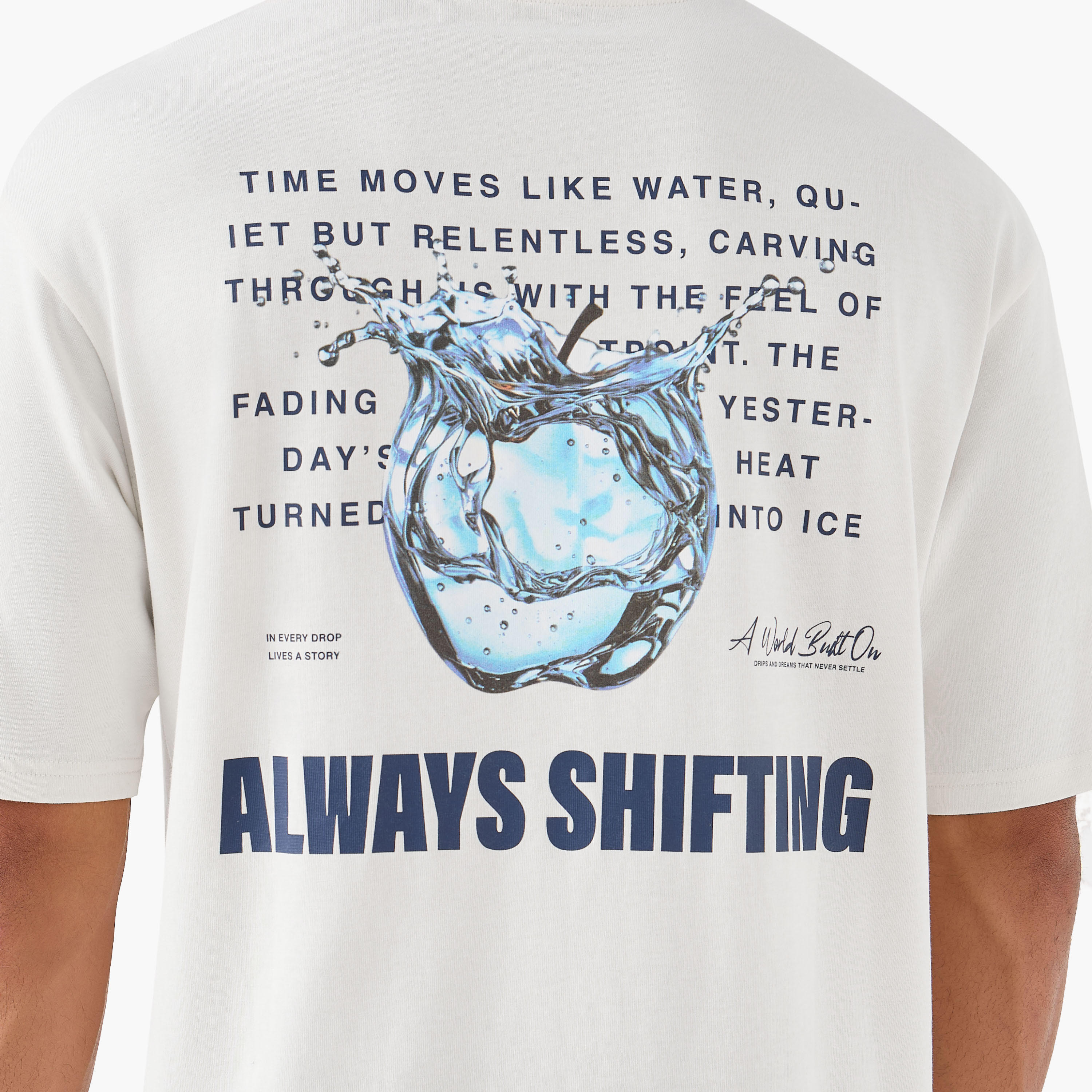 تيشيرت بقصة عادية وياقة ضيقة وأكمام قصيرة وطبعات للرجال-men-clothing-tshirtsandpolos-tshirts-image-5