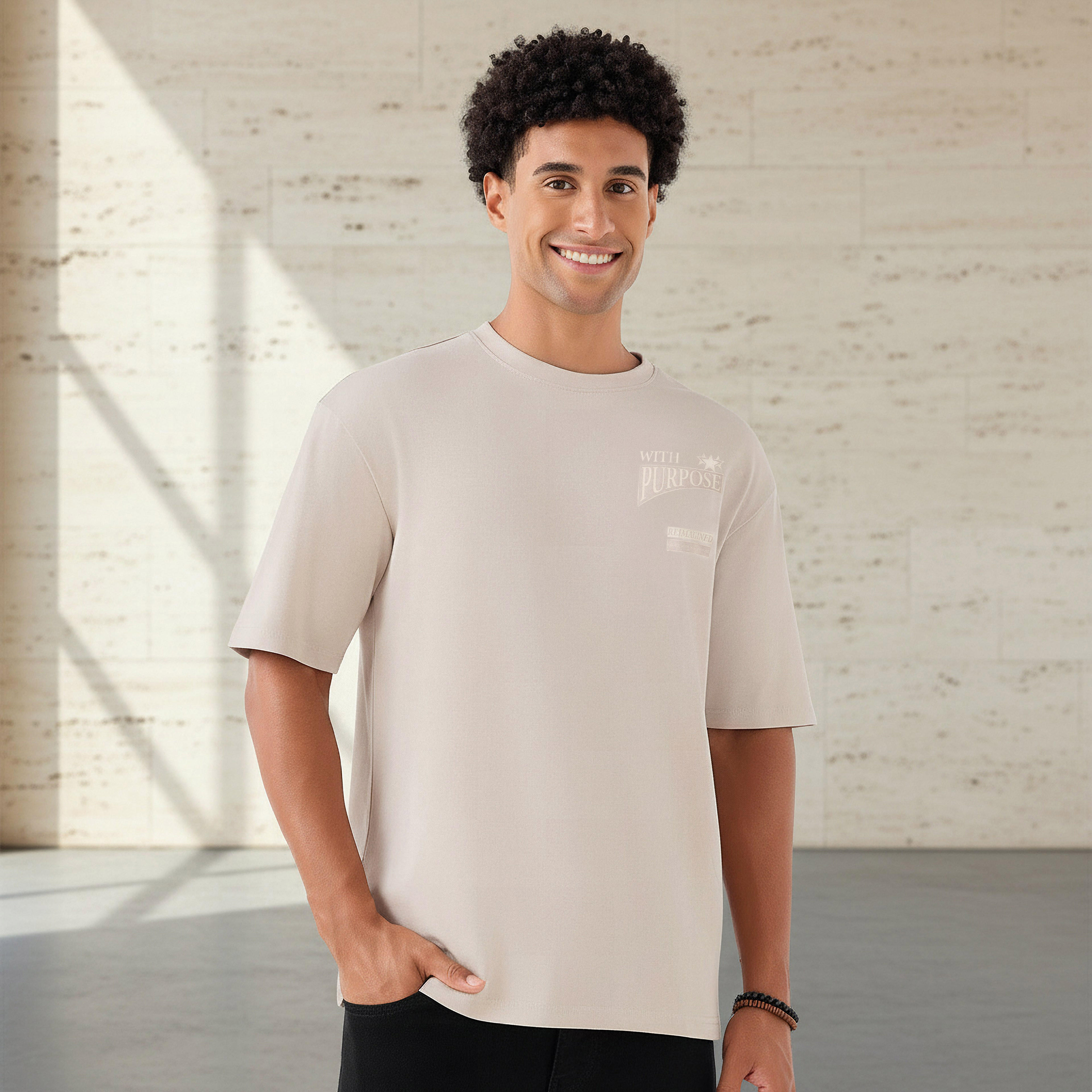 تيشيرت بقصّة عادية وياقة ضيقة وأكمام طويلة وطبعات جرافيك للرجال-men-clothing-tshirtsandpolos-tshirts-image-1