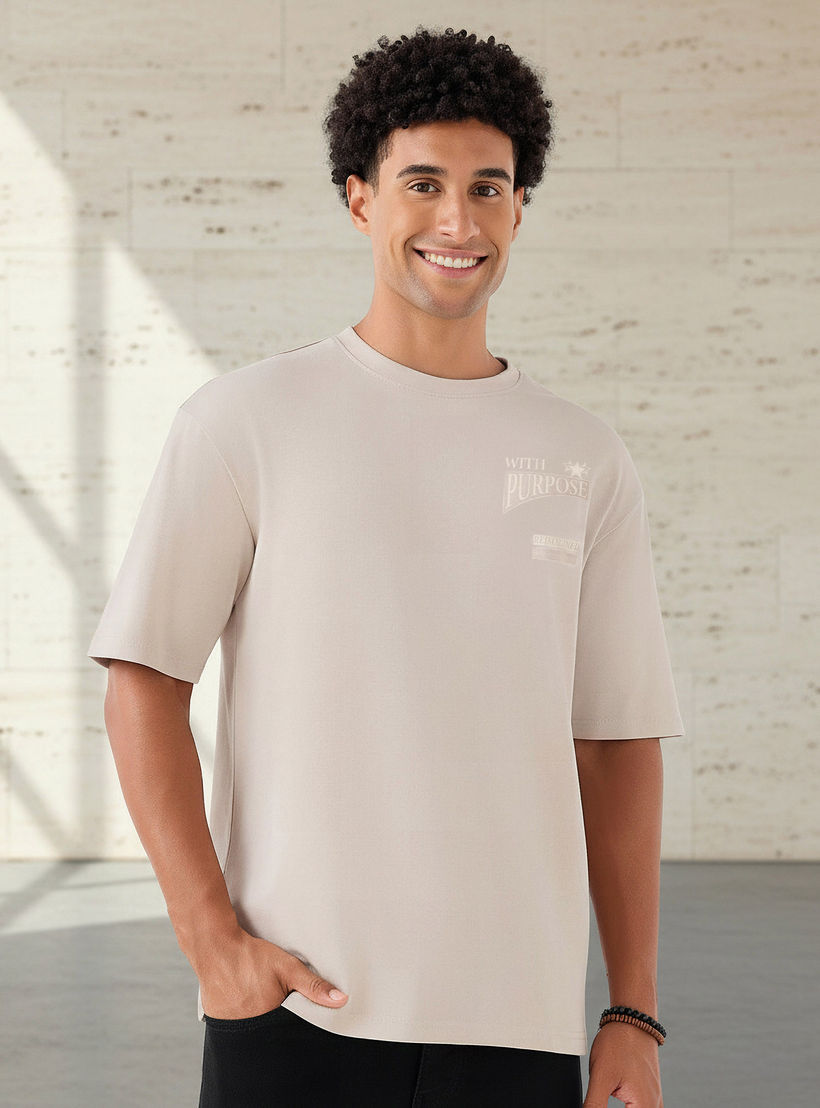 تيشيرت بقصّة عادية وياقة ضيقة وأكمام طويلة وطبعات جرافيك للرجال-men-clothing-tshirtsandpolos-tshirts-image-1