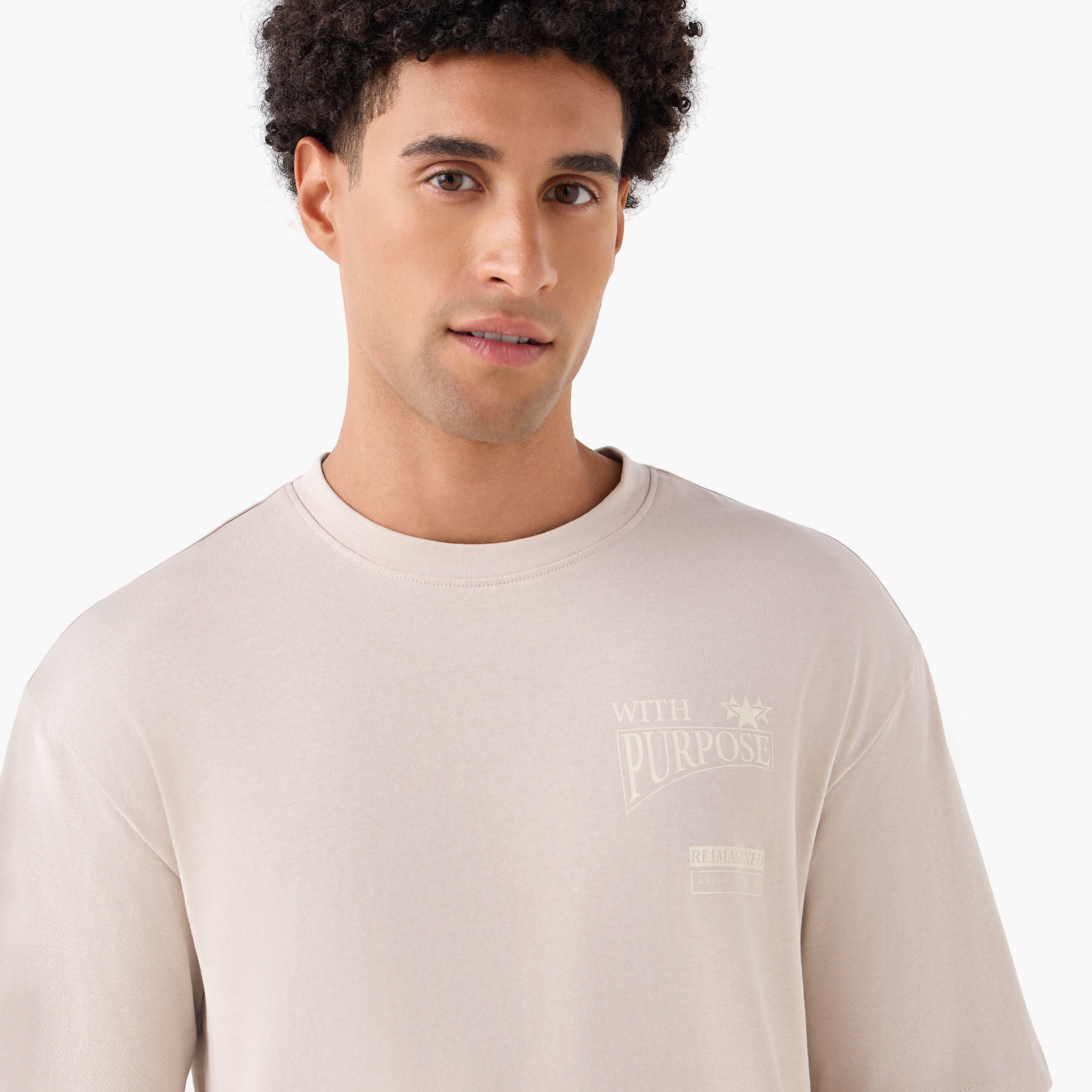 تيشيرت بقصّة عادية وياقة ضيقة وأكمام طويلة وطبعات جرافيك للرجال-men-clothing-tshirtsandpolos-tshirts-image-5