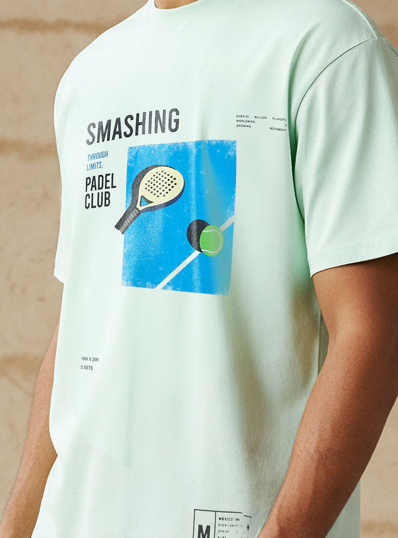 تيشيرت بقصّة عادية وياقة ضيقة وأكمام قصيرة وطبعات للرجال-men-clothing-tshirtsandpolos-tshirts-image-4