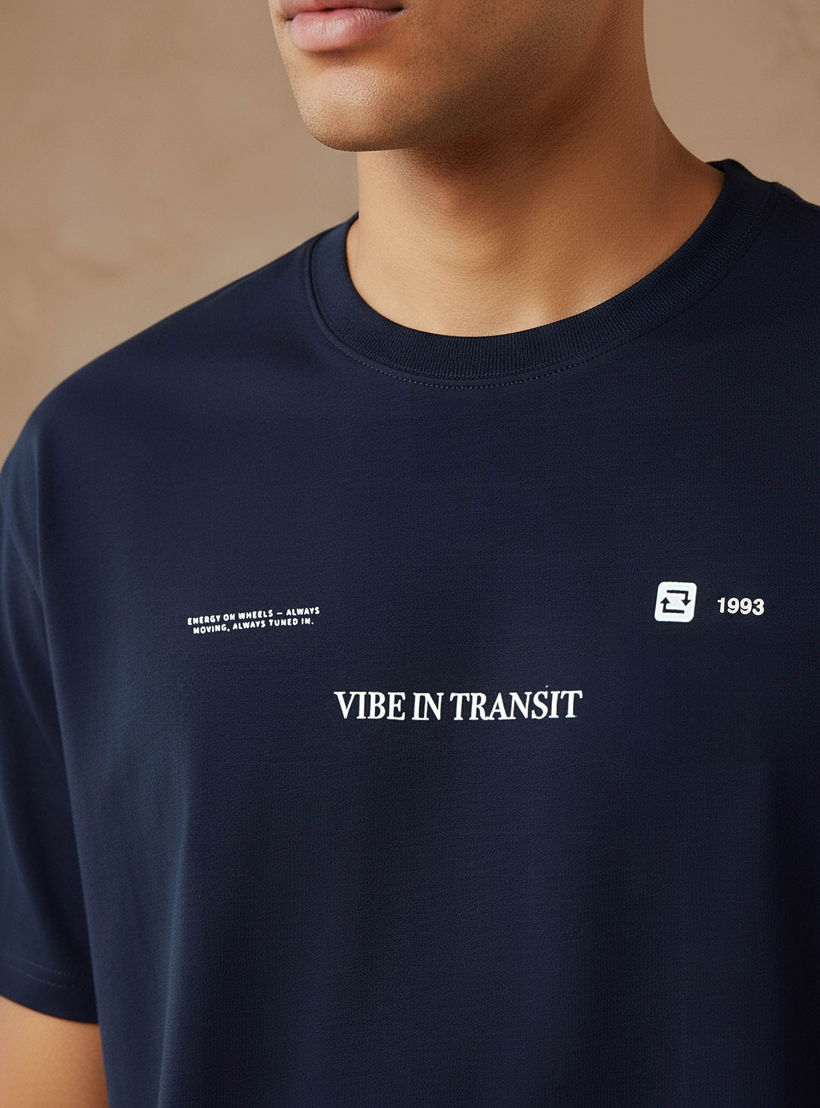 تيشيرت بقصة عادية وياقة ضيقة وأكمام قصيرة وطبعات للرجال-men-clothing-tshirtsandpolos-tshirts-image-3