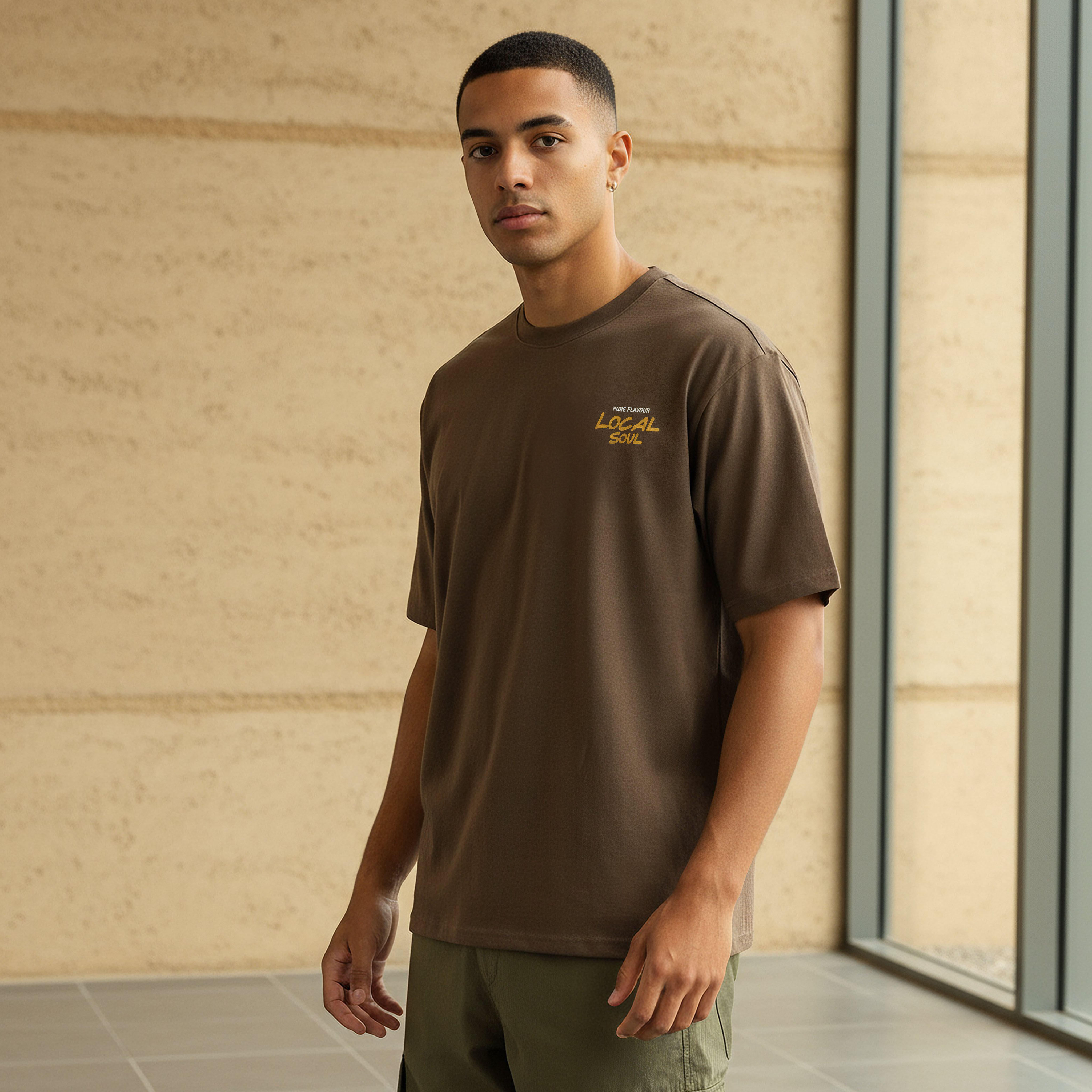 تيشيرت بقصّة عادية وياقة ضيقة وأكمام قصيرة وطبعات للرجال-men-clothing-tshirtsandpolos-tshirts-image-5