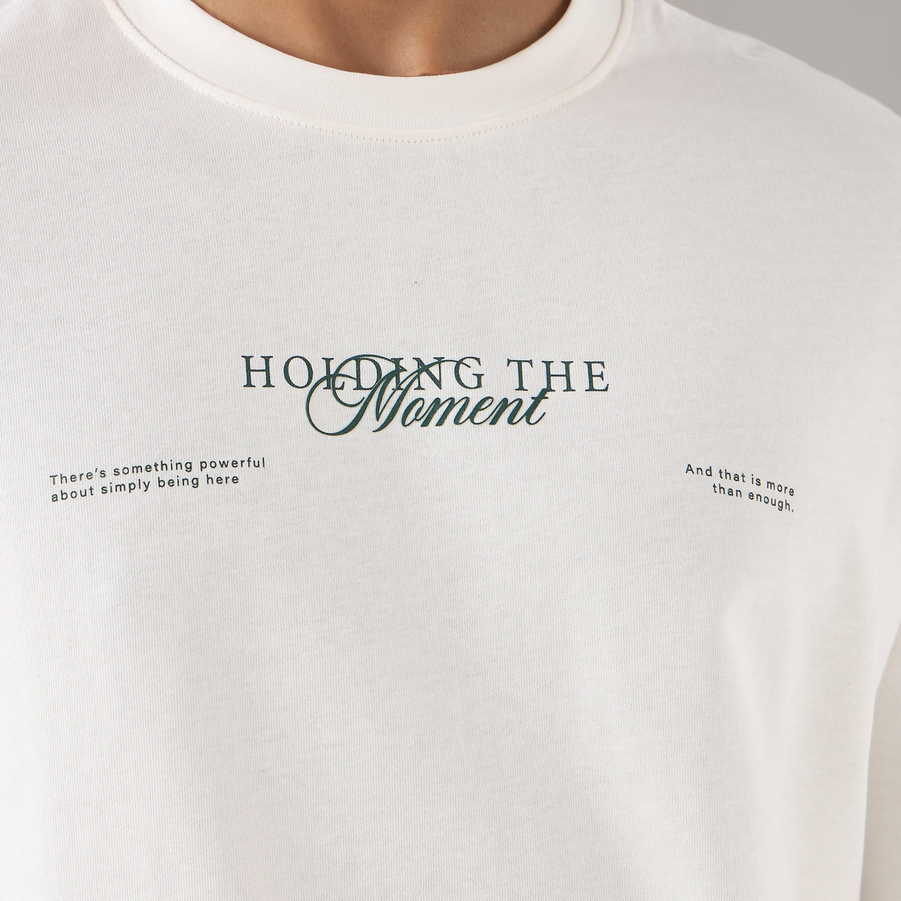 تيشيرت بقصّة عادية وياقة ضيقة وأكمام قصيرة وطبعات جرافيك للرجال-men-clothing-tshirtsandpolos-tshirts-image-6