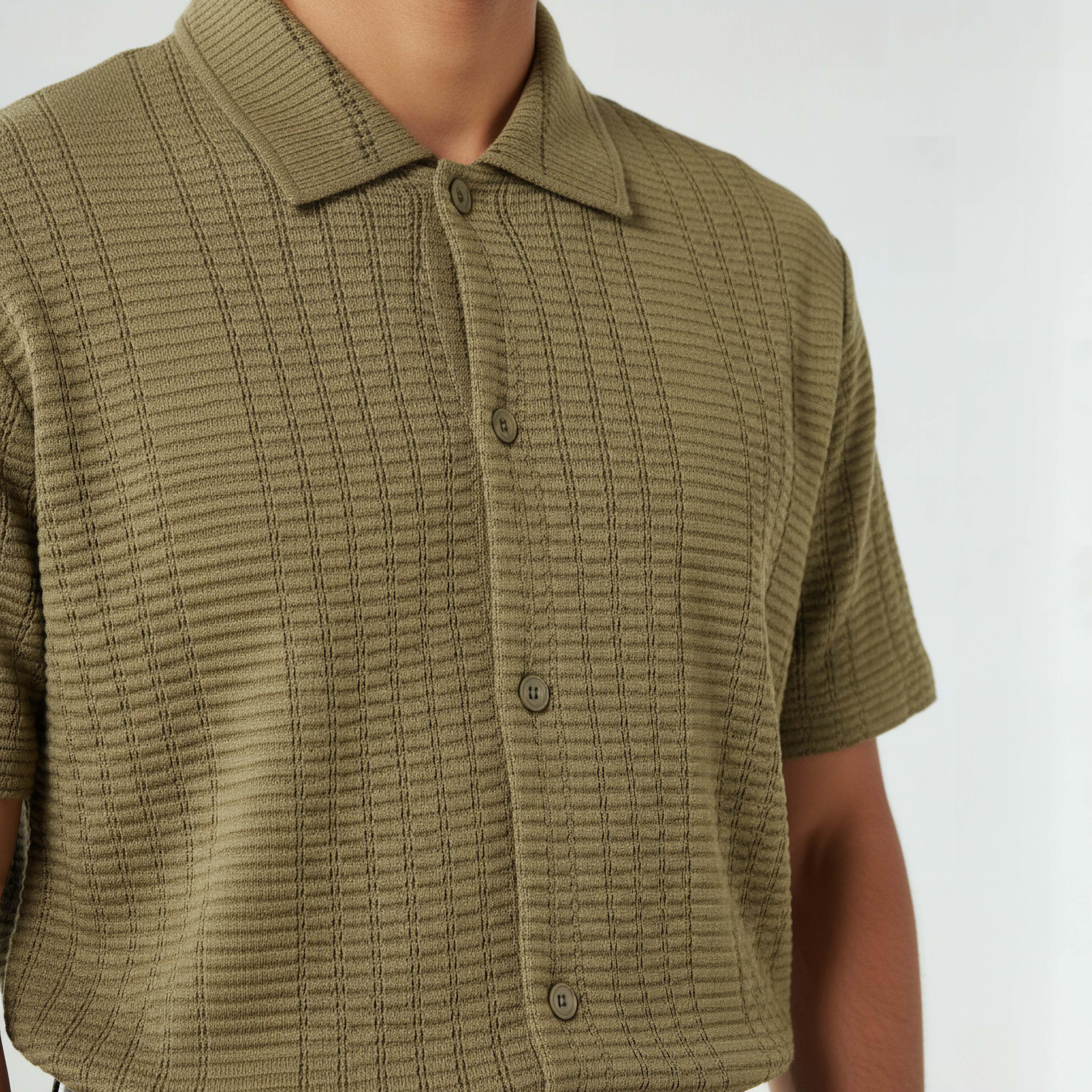 Men Regular Fit Collared Textured Short Sleeves Shirt-men-clothing-shirts-image-4
