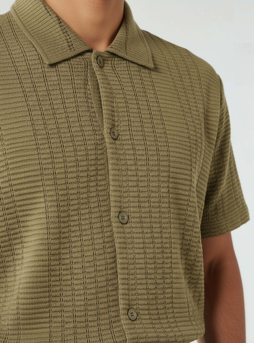 Men Regular Fit Collared Textured Short Sleeves Shirt-men-clothing-shirts-image-4