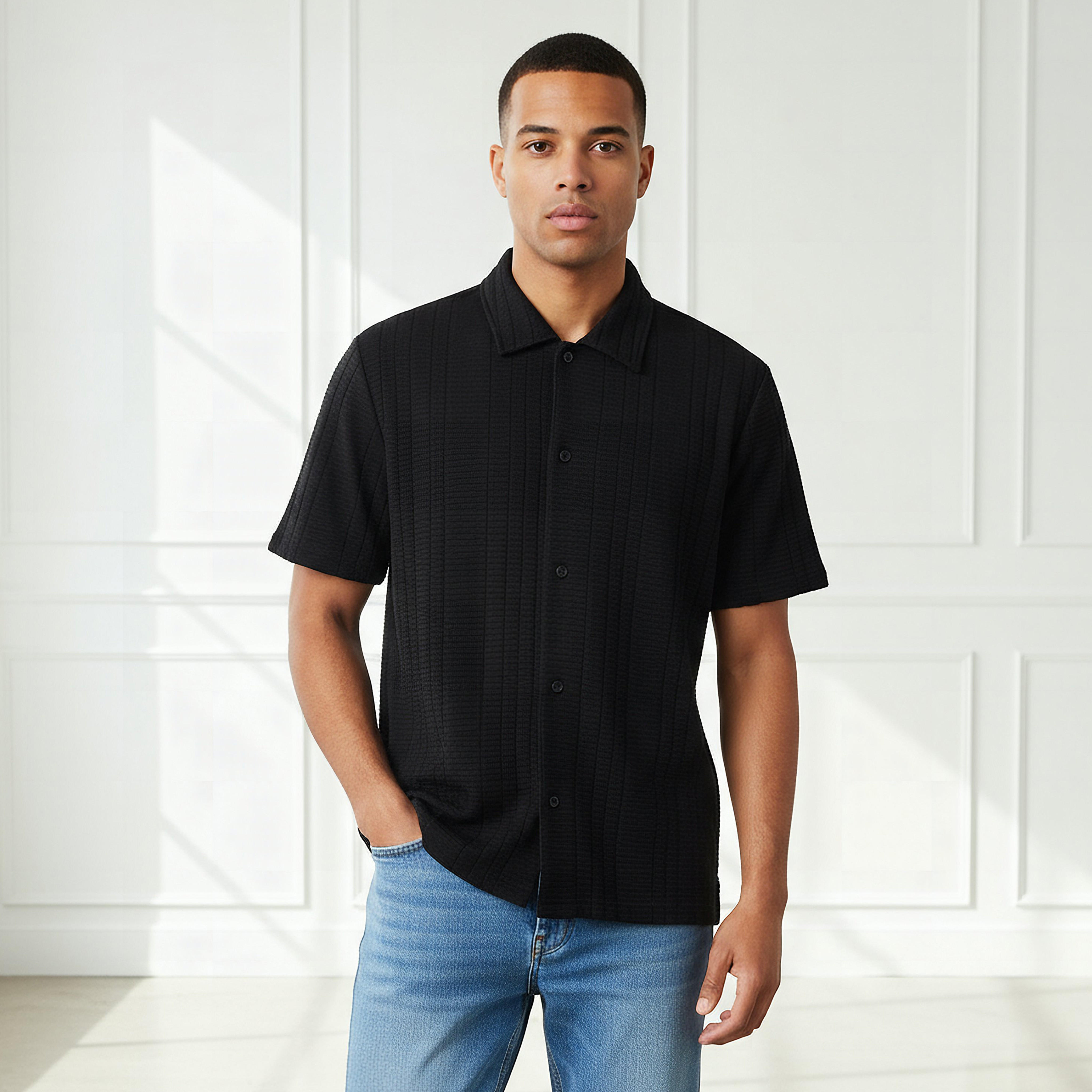 قميص بقصة عادية وياقة وأكمام قصيرة وملمس بارز للرجال-men-clothing-shirts-image-1