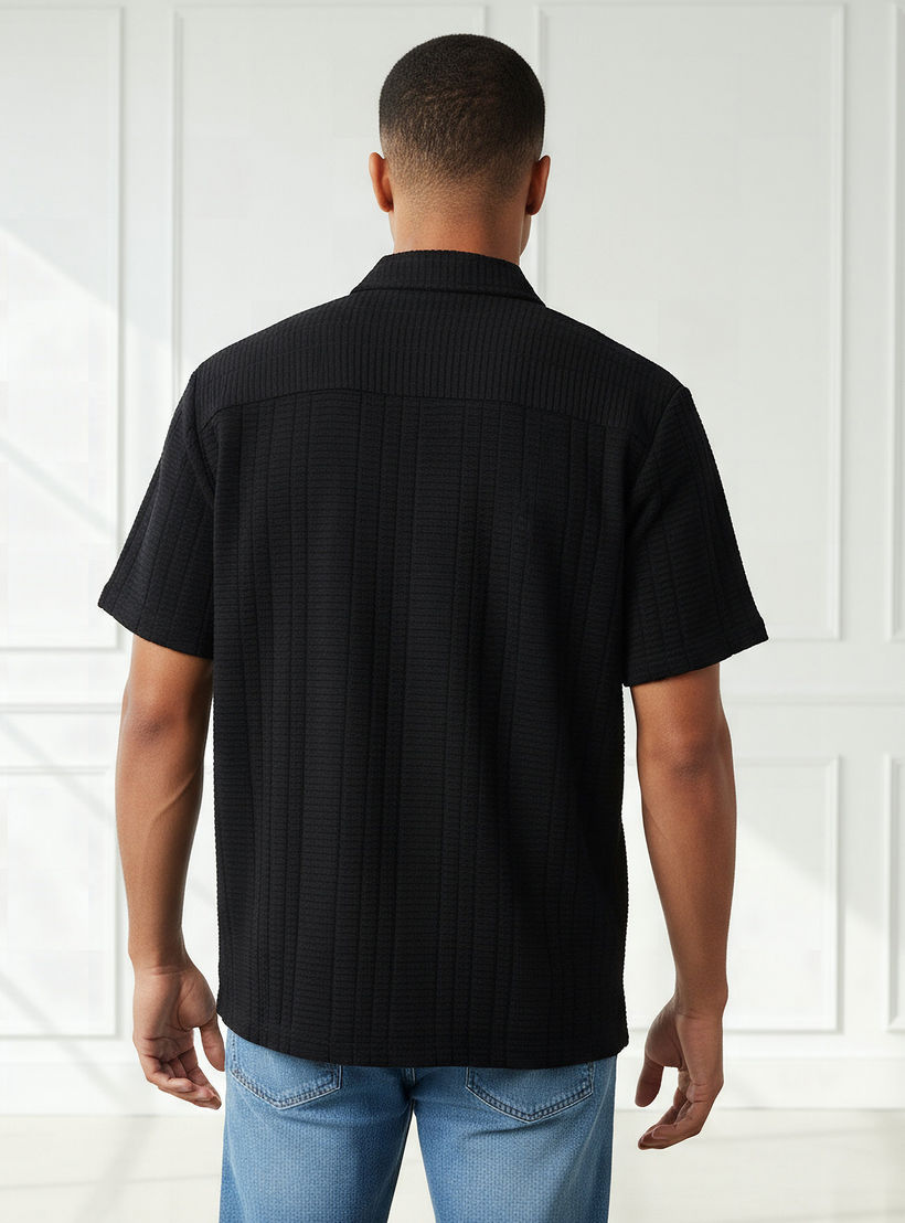 قميص بقصة عادية وياقة وأكمام قصيرة وملمس بارز للرجال-men-clothing-shirts-image-3