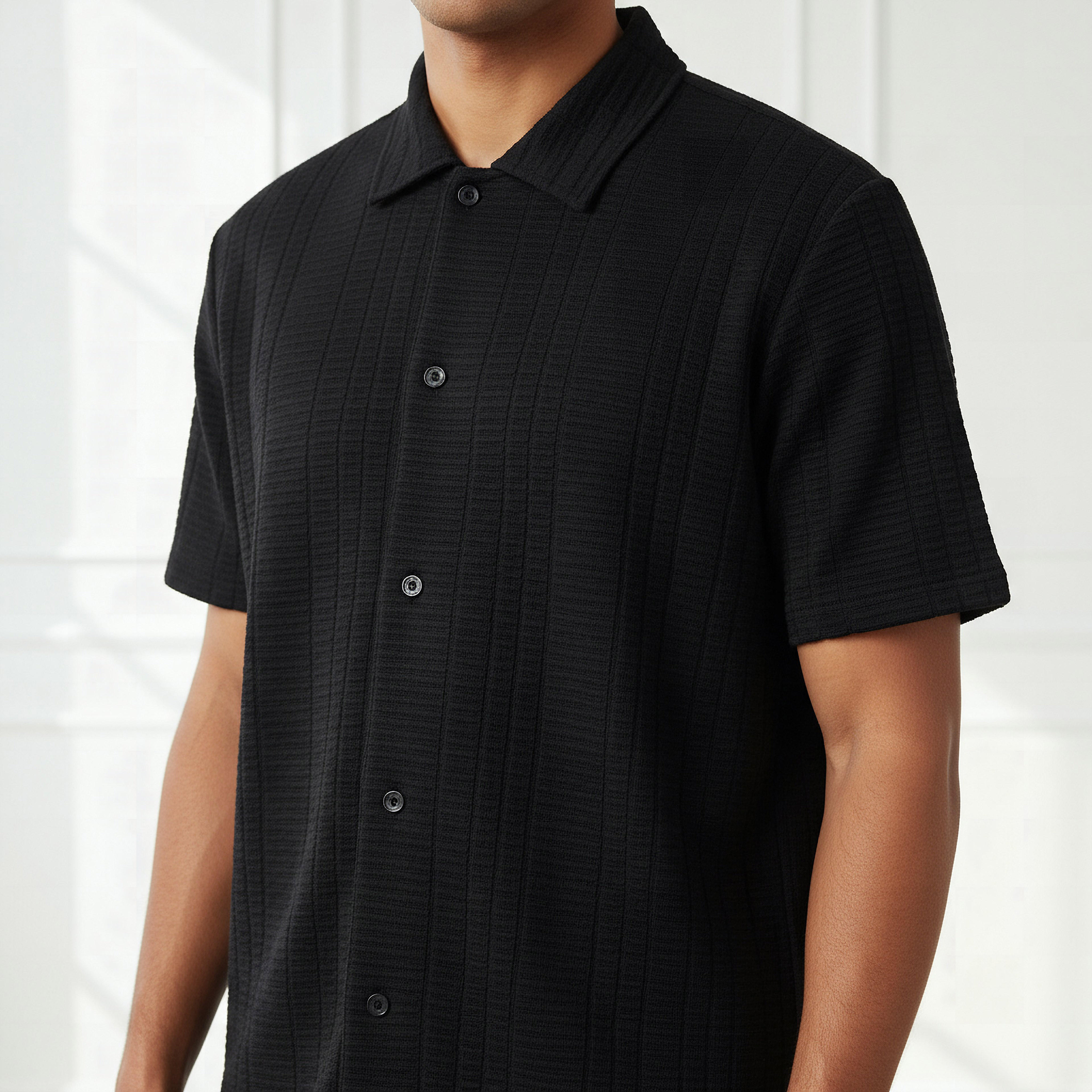 قميص بقصة عادية وياقة وأكمام قصيرة وملمس بارز للرجال-men-clothing-shirts-image-4