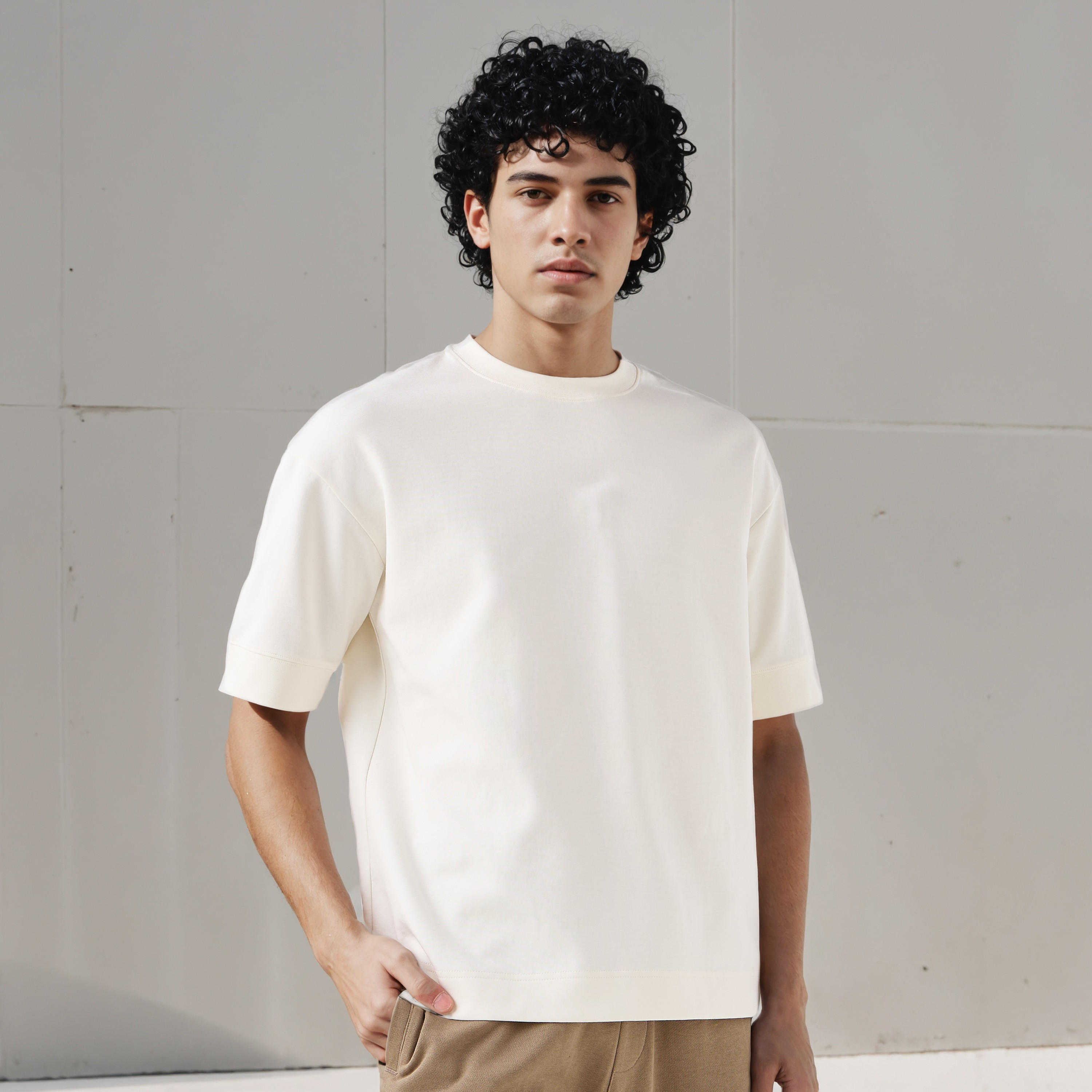 تيشيرت بوكسي رجالي بياقة ضيقة وأكمام قصيرة-men-clothing-tshirtsandpolos-tshirts-image-1