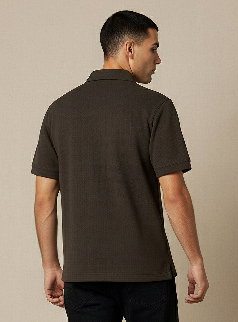 قميص بقصّة عادية وياقة عادية وأكمام قصيرة ونسيج وافل بارز الملمس للرجال-men-clothing-shirts-image-3