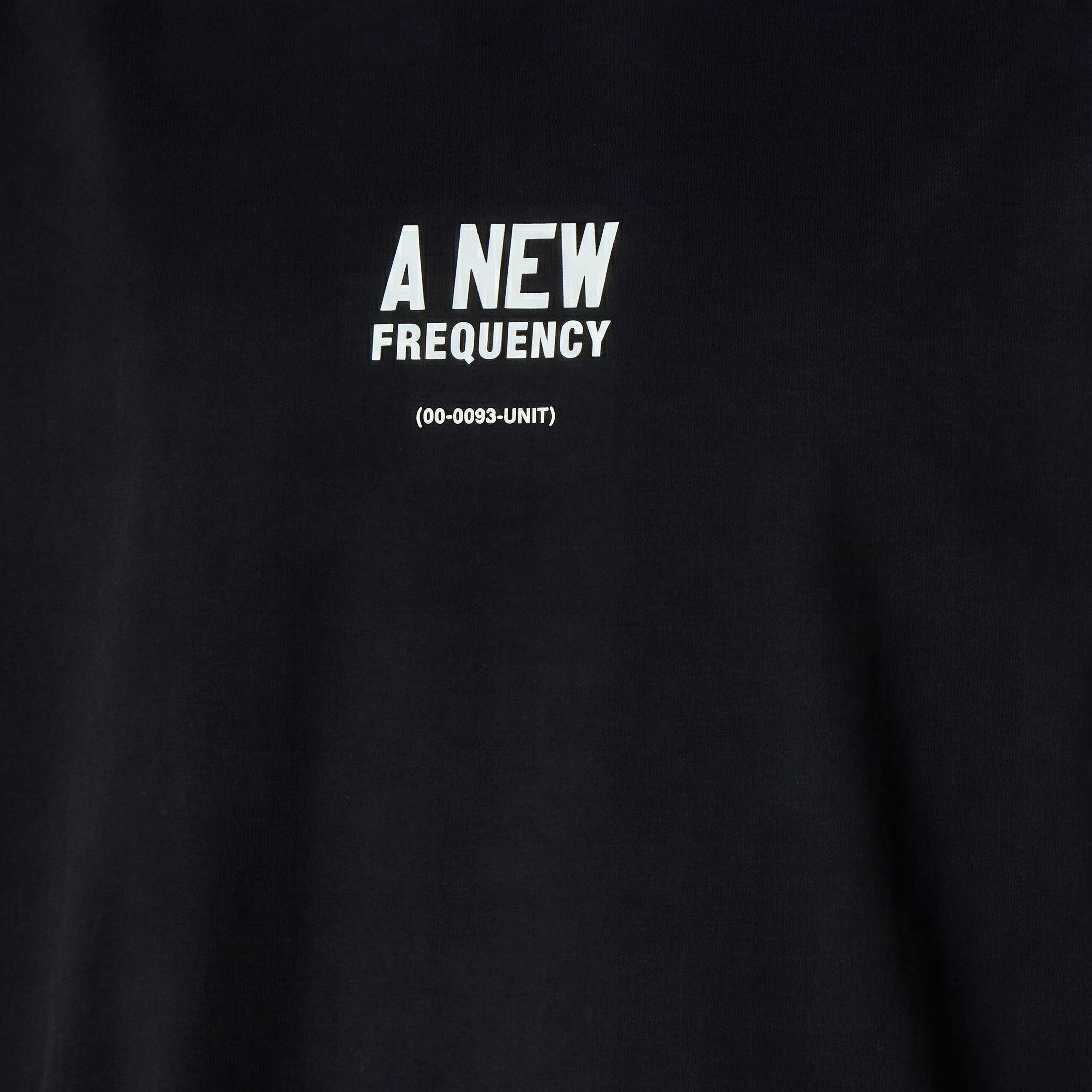 تيشيرت رجالي بطبعات وياقة ضيقة وأكمام قصيرة-men-clothing-tshirtsandpolos-tshirts-image-4