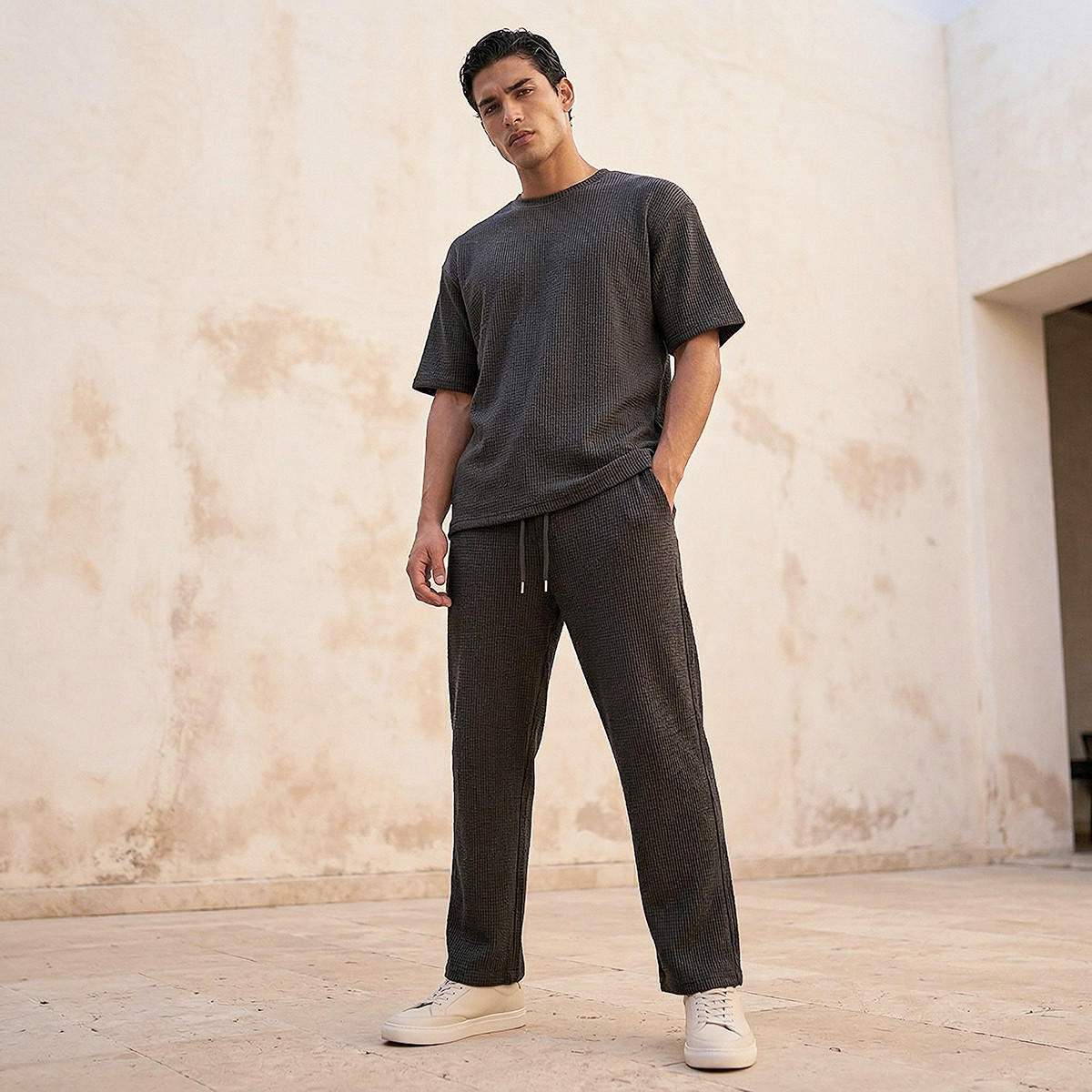 تيشيرت بارز الملمس بياقة ضيقة وأكمام قصيرة للرجال-men-clothing-tshirtsandpolos-tshirts-image-3