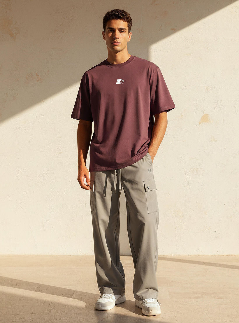 تيشيرت بقصة عادية وياقة ضيقة وأكمام قصيرة وطبعات للرجال من ستارتر-men-clothing-tshirtsandpolos-tshirts-image-3