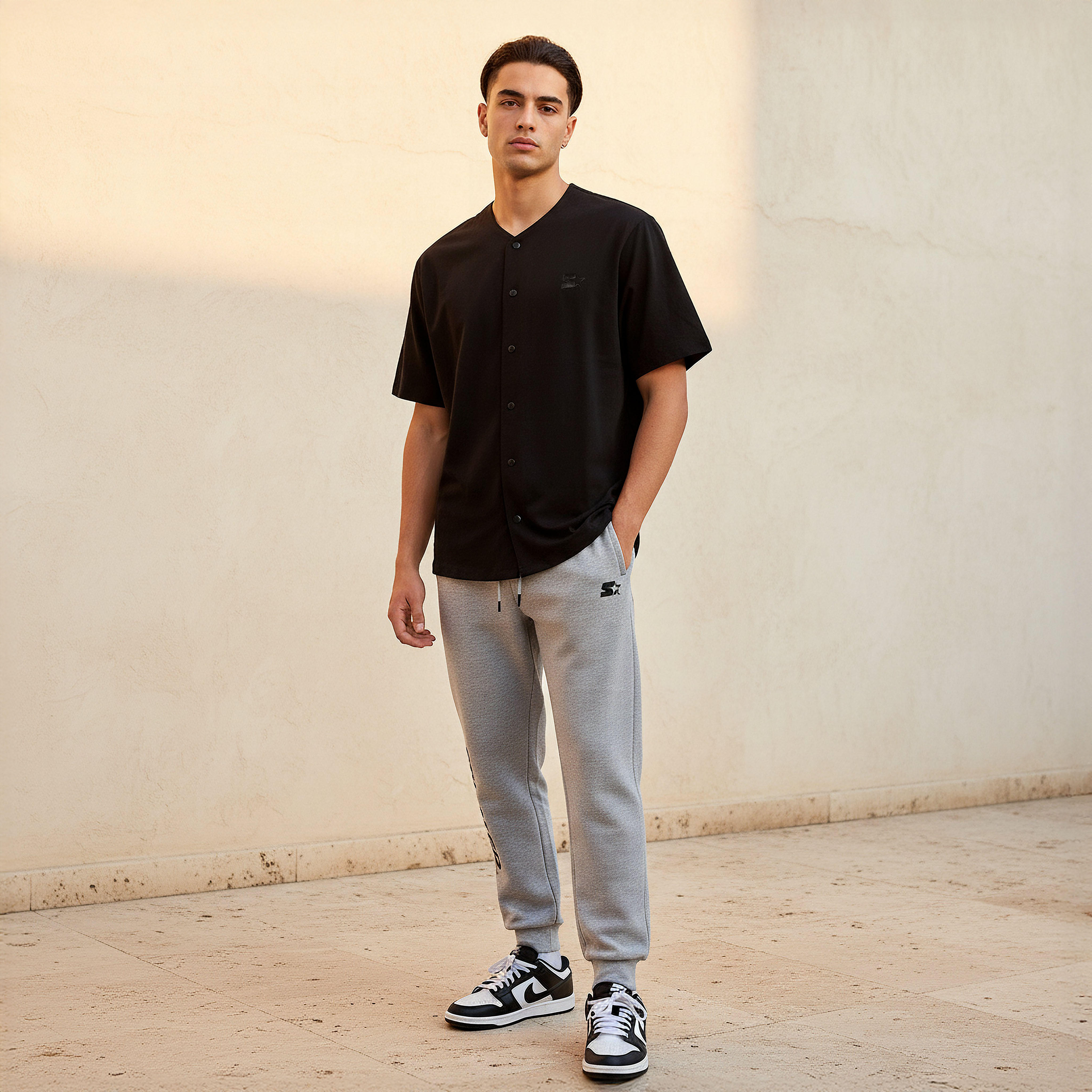 قميص بيسبول بقصة عادية وياقة V وتطريزات وأكمام قصيرة للرجال-men-clothing-shirts-image-3
