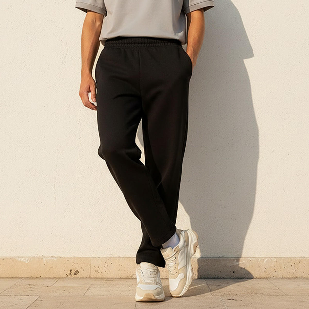 بنطلون رياضي إنترلوك بقصة مريحة وحافة مفتوحة من سبلاش يوث-men-clothing-bottoms-joggers-image-1