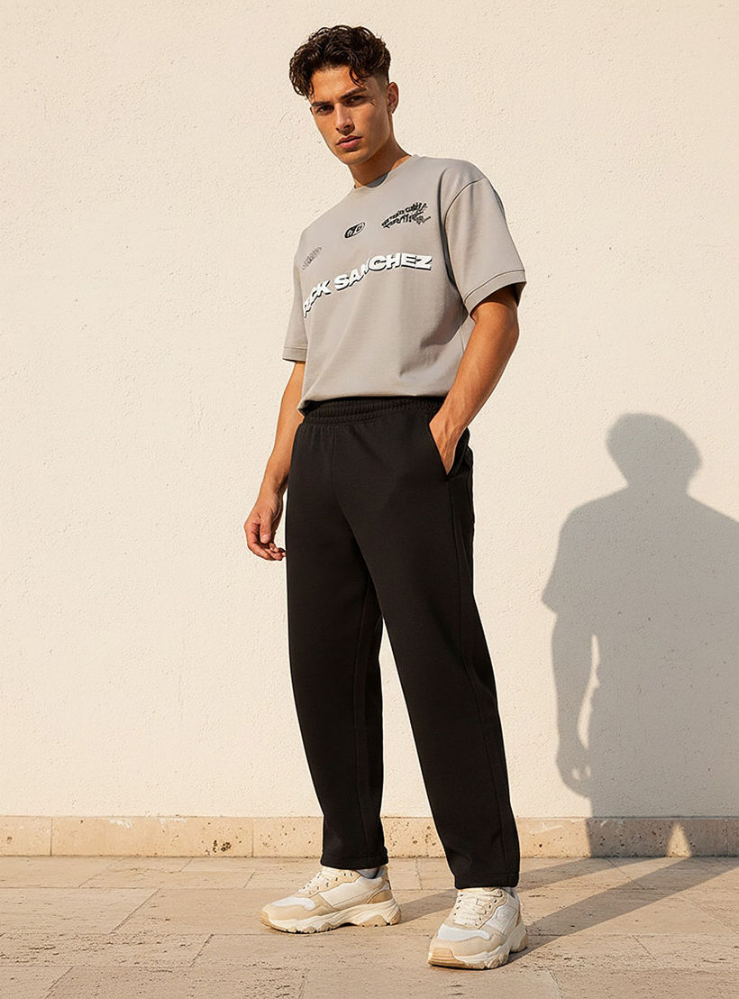 بنطلون رياضي إنترلوك بقصة مريحة وحافة مفتوحة من سبلاش يوث-men-clothing-bottoms-joggers-image-3