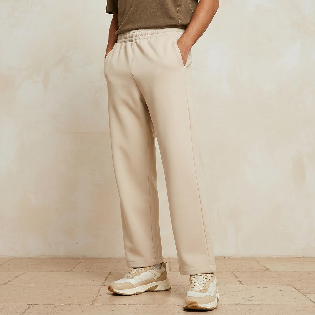 بنطلون رياضي إنترلوك بقصة مريحة وحافة مفتوحة من سبلاش يوث-men-clothing-bottoms-joggers-image-1
