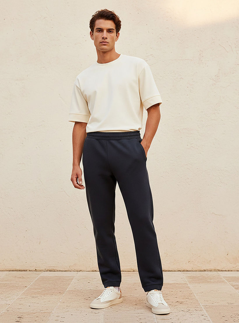 بنطلون رياضي إنترلوك بقصة مريحة وحافة مفتوحة من سبلاش يوث-men-clothing-bottoms-joggers-image-3