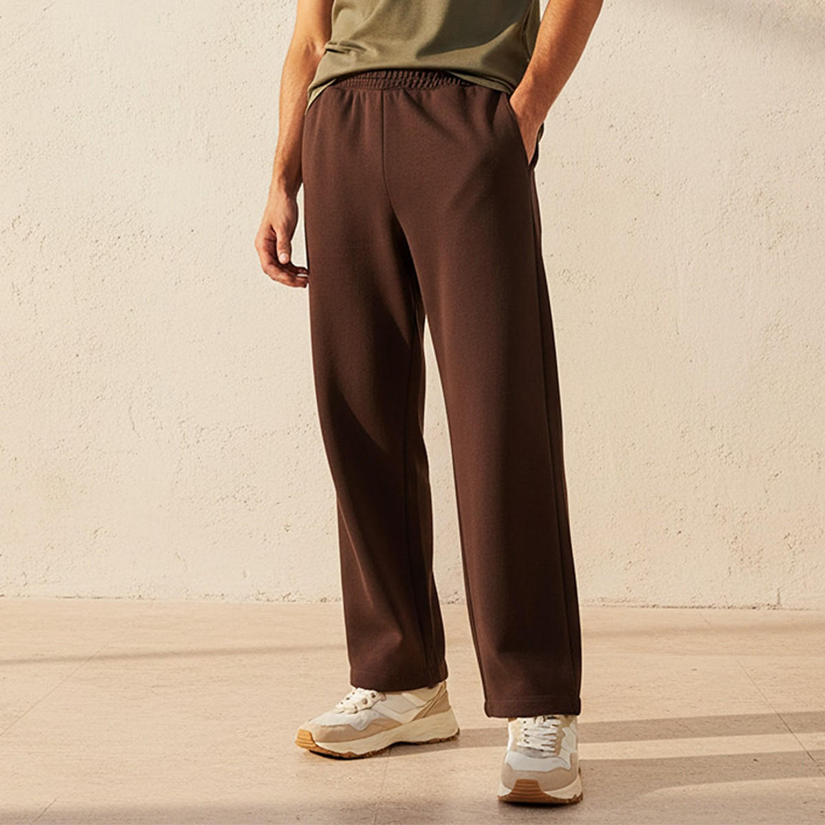 بنطلون رياضي إنترلوك بقصة مريحة وحافة مفتوحة من سبلاش يوث-men-clothing-bottoms-joggers-image-1