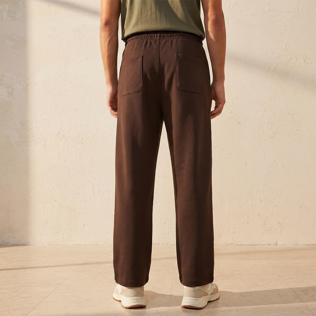 بنطلون رياضي إنترلوك بقصة مريحة وحافة مفتوحة من سبلاش يوث-men-clothing-bottoms-joggers-image-4